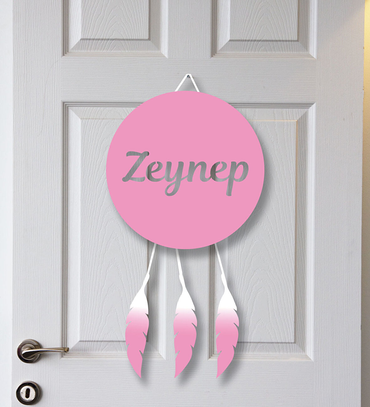 İsme Özel Bebek Odası Ahşap Kapı Süsü - Tüy Figürlü