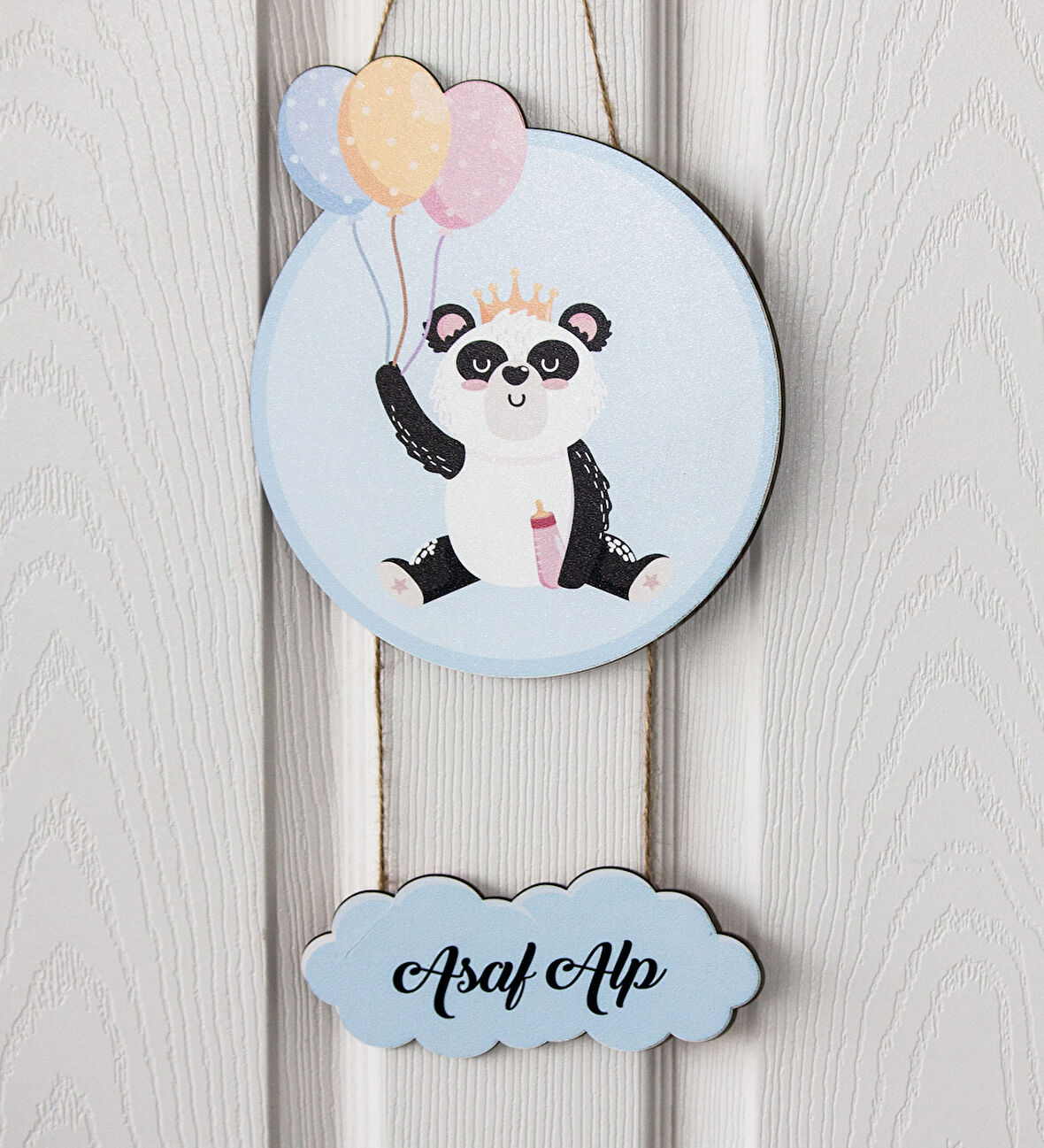 Meşgalem Balon Tutan Yavru Panda Temalı Kişiye Özel Kapı Süsü
