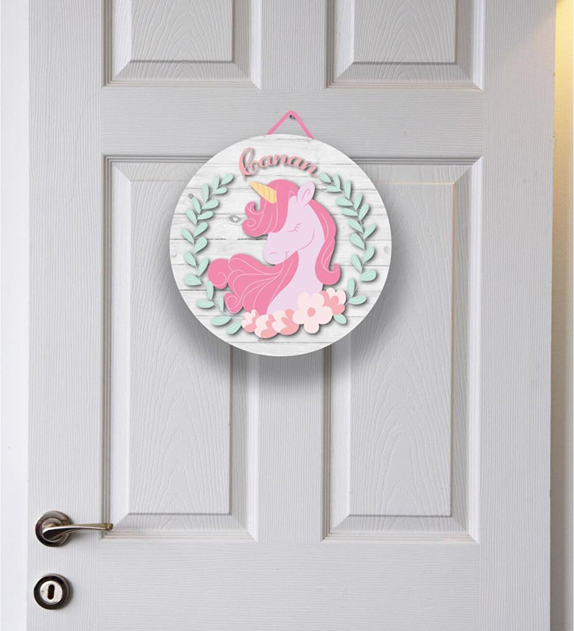 Meşgalem Yapraklarla Süslenmiş Pembe Unicorn Temalı Kişiye Özel Kapı Süsü