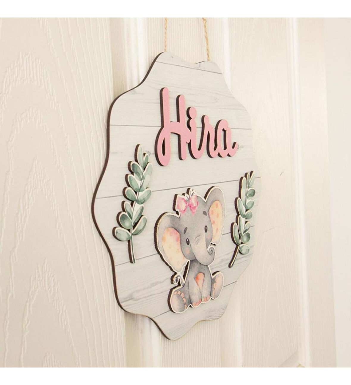 Meşgalem 3 Boyutlu Yaprak Süslemeli Fil Yavrusu Temalı Kişiye Özel Kapı Süsü