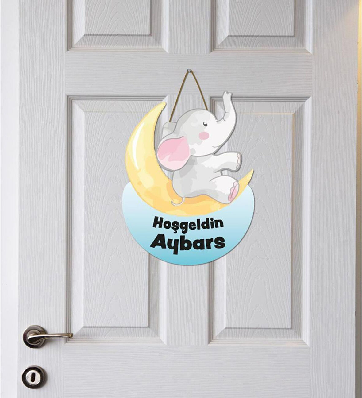 Meşgalem Aya Oturmuş Fil Yavrusu Temalı Kişiye Özel Kapı Süsü