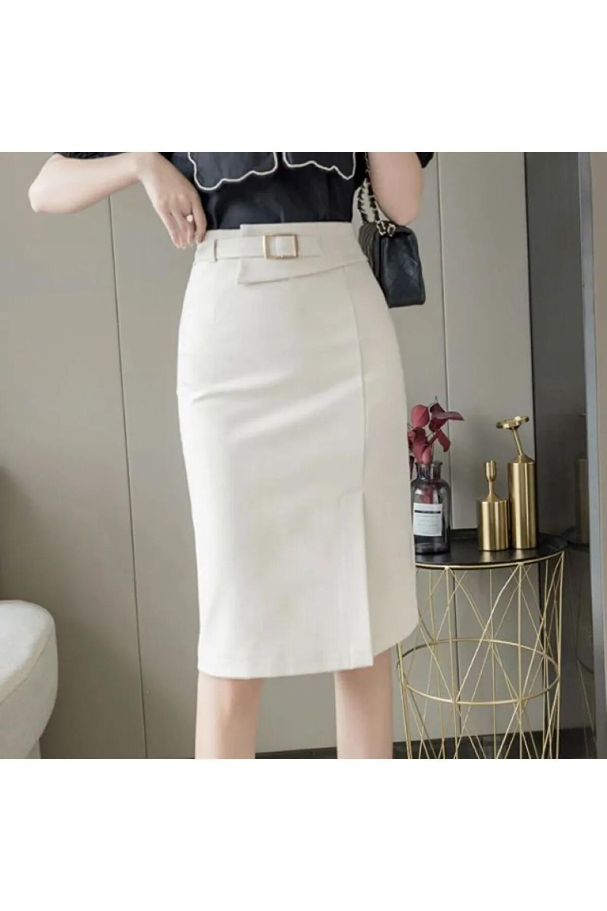 Klasik Tarzın Modern Yorumu: Yırtmaçlı Midi Etek