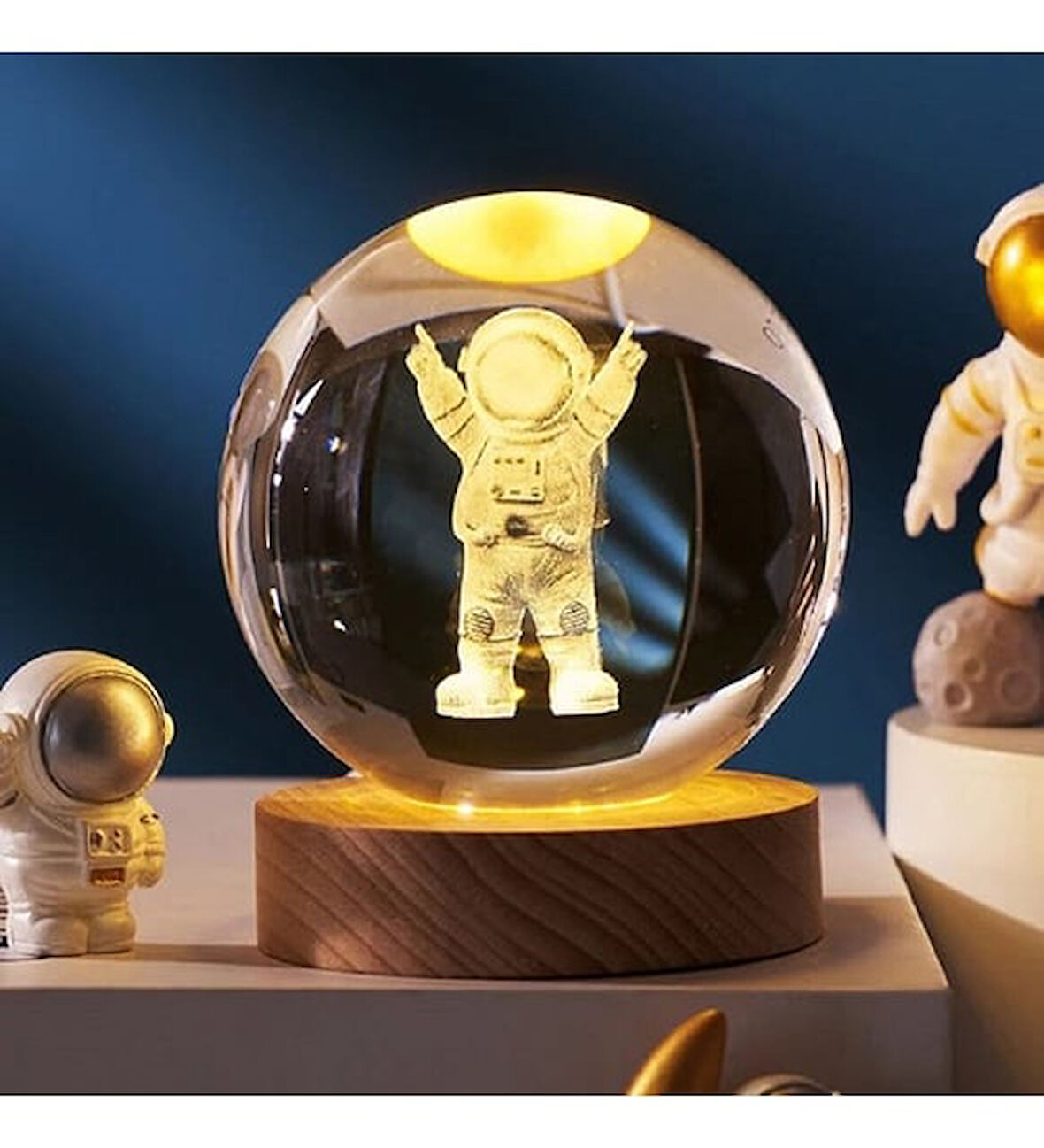 Astronot Tasarımlı Işıklı Cam Küre Kod 52
