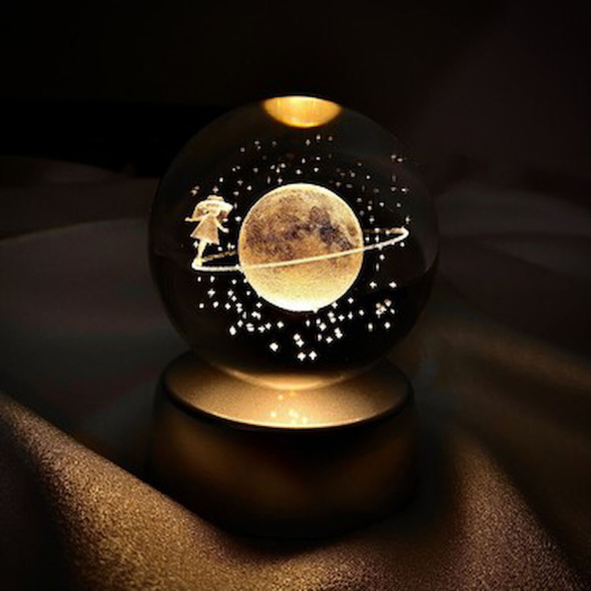 Yürüyen Kız Temalı Satürn Işıklı Cam Küre Kod 57