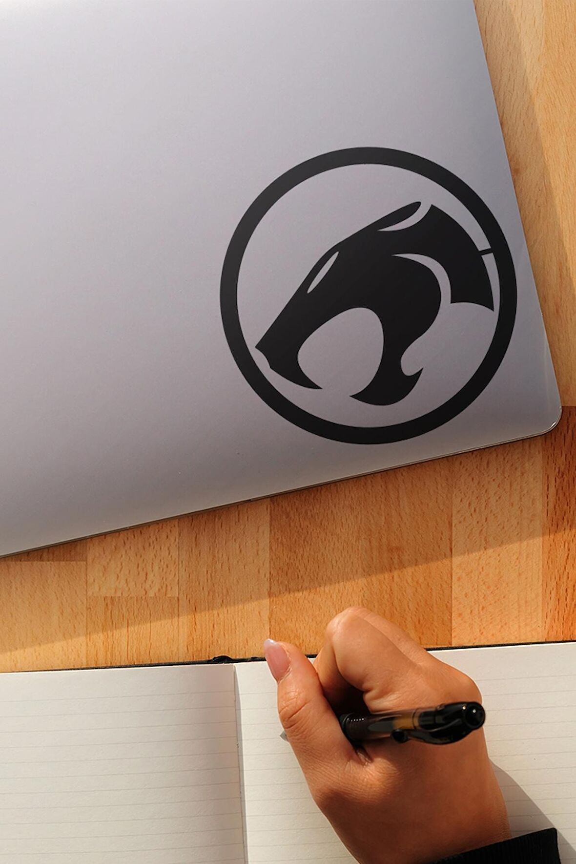 Microsoft 16-16.9 inç Black Panter Logo notebook sticker modeli 18x12cm
