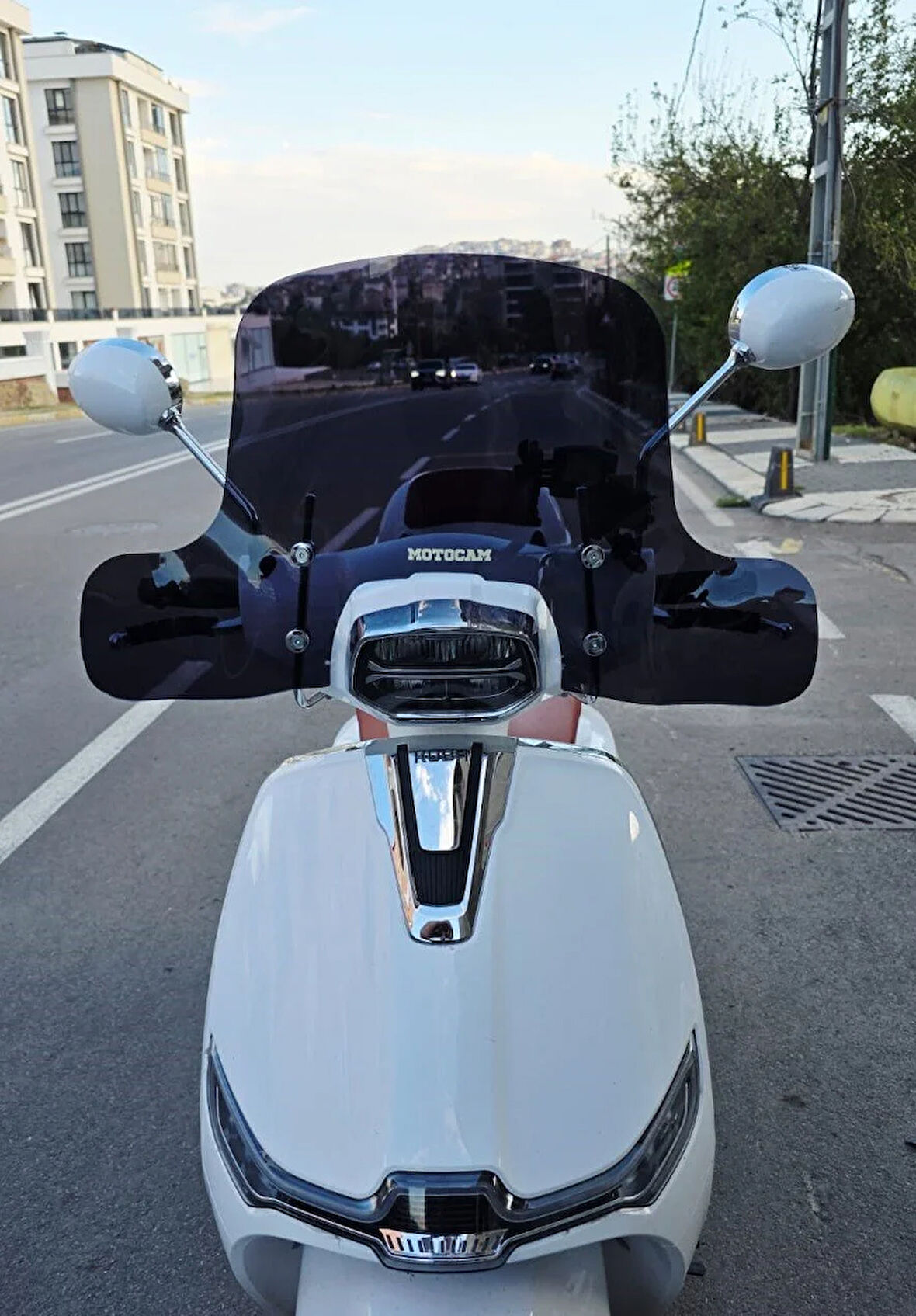 MOTOCAM Küba MT 50 Pro Plus Ön Cam 2024-2025 Model 43cm Siyah Renkli 4mm ELCİKLİ APARATSIZDIR