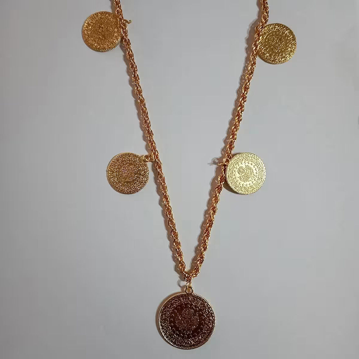 Nurtakı Altın kaplama Renginde 5 i bir arada kolyesi