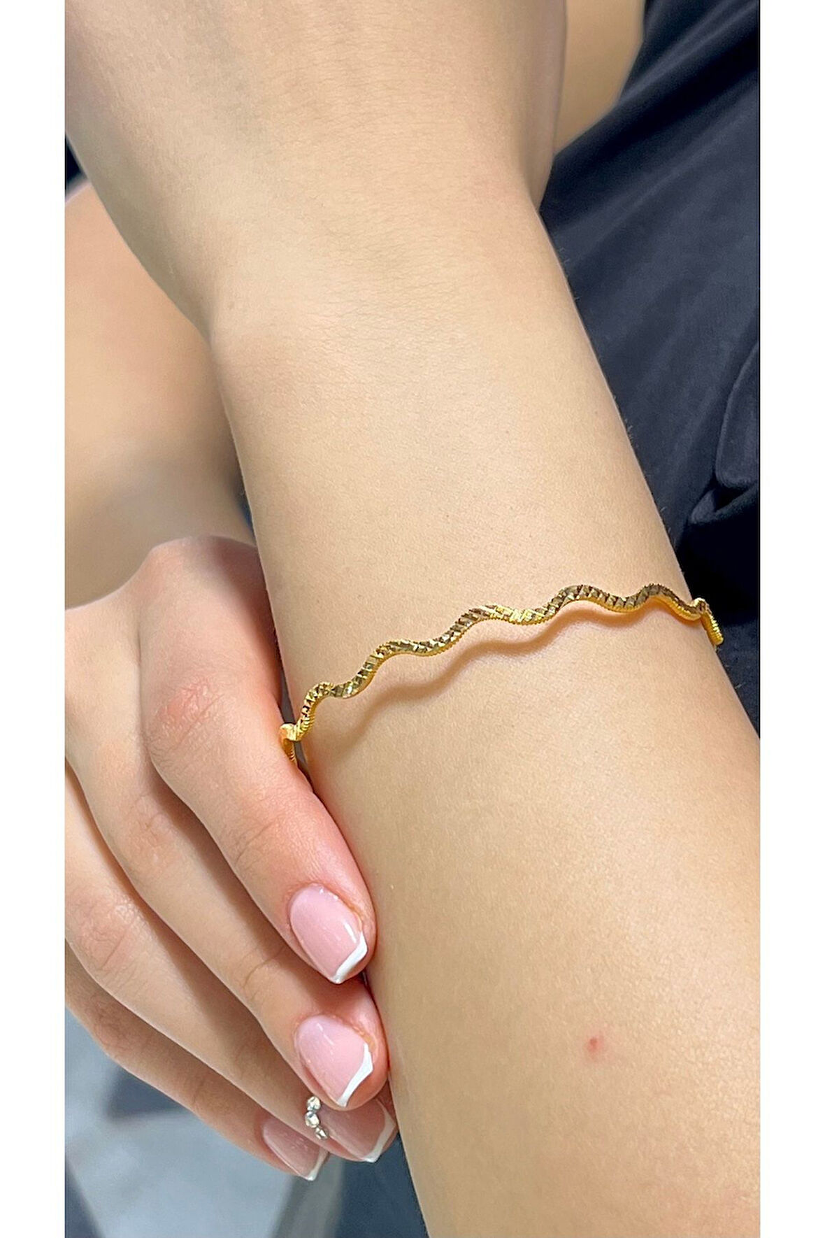 8 gr (GRAM) Yatırımlık Işçiliksiz Cam Kırığı Ajda Bilezik 22 Ayar Altın