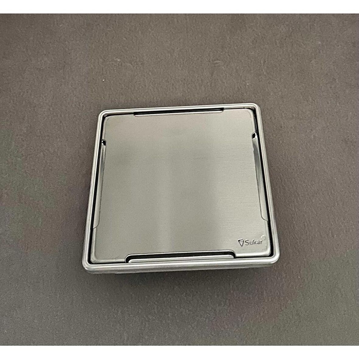 KOLDOOR Sukar Line 9 Plain Paslanmaz Çelik Kasa İnox Duş Süzgeçi Ø50 Alttan Çıkış 10x10 Cm 1153-1031099-01