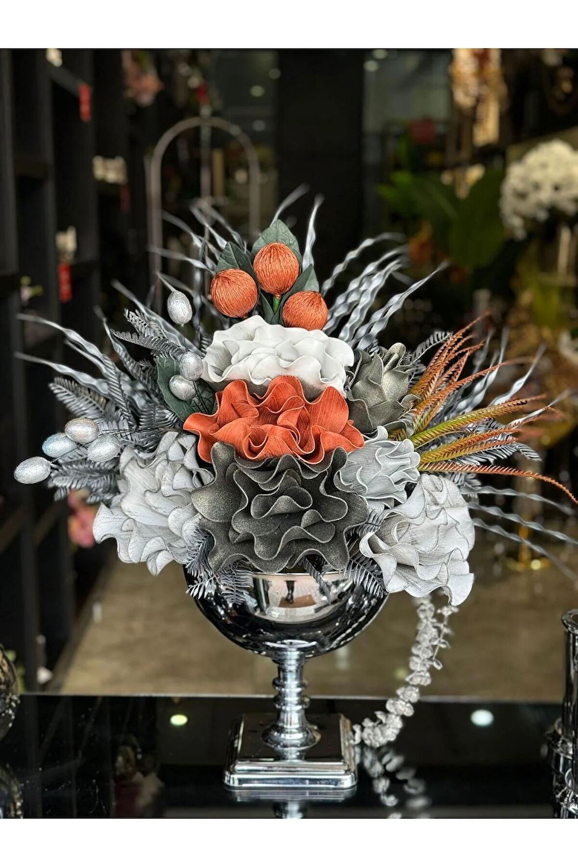 Yapay Çiçekli Gümüş Kare Ayaklı Vazo No:10