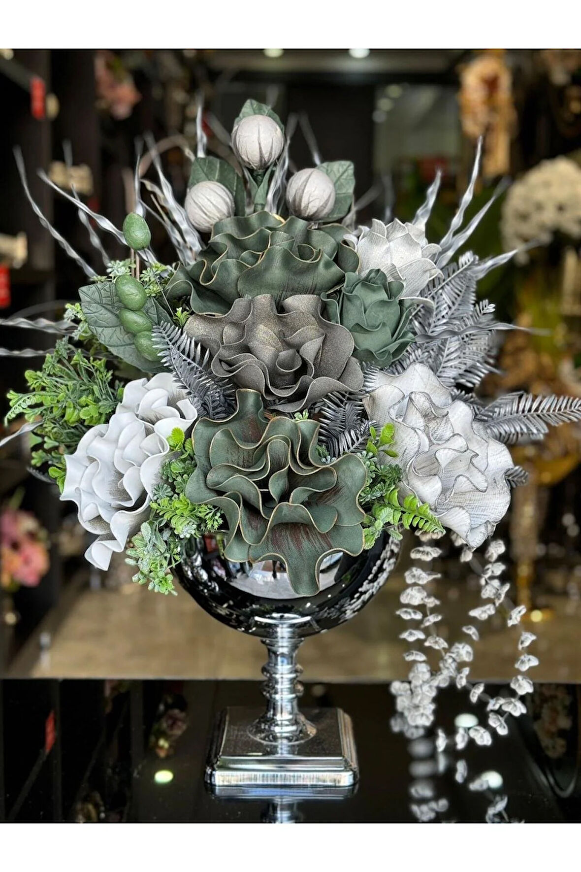 Yapay Çiçekli Gümüş Kare Ayaklı Vazo No:13