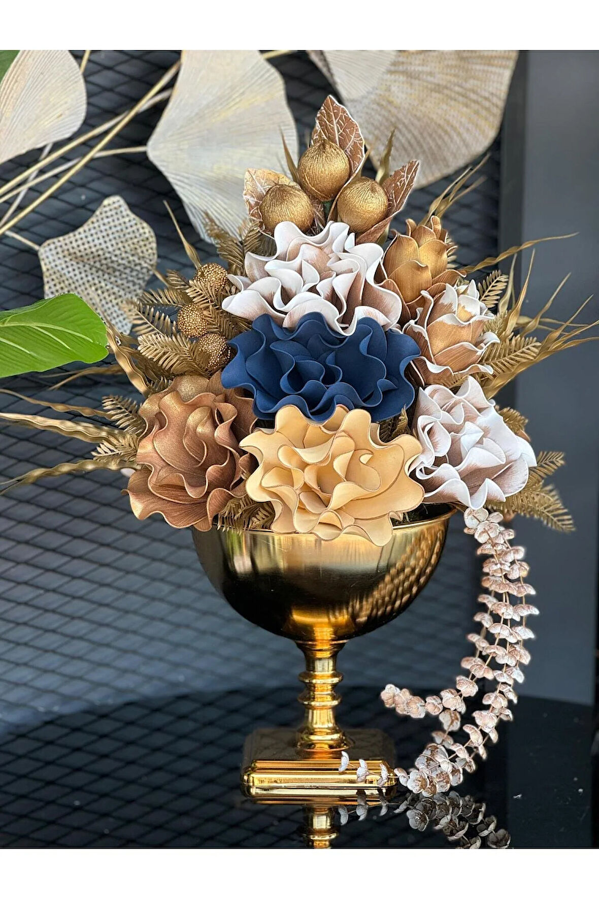 Yapay Çiçekli Gold Kare Ayaklı Vazo No:9