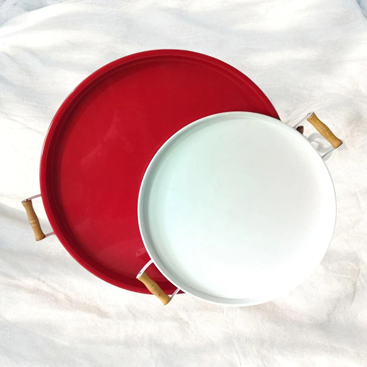 Ahşap Kulplu 2'li 51 Cm ve 40 Cm Yuvarlak Metal Tepsi Kahvaltı Çay Kahve Sunum Tepsisi