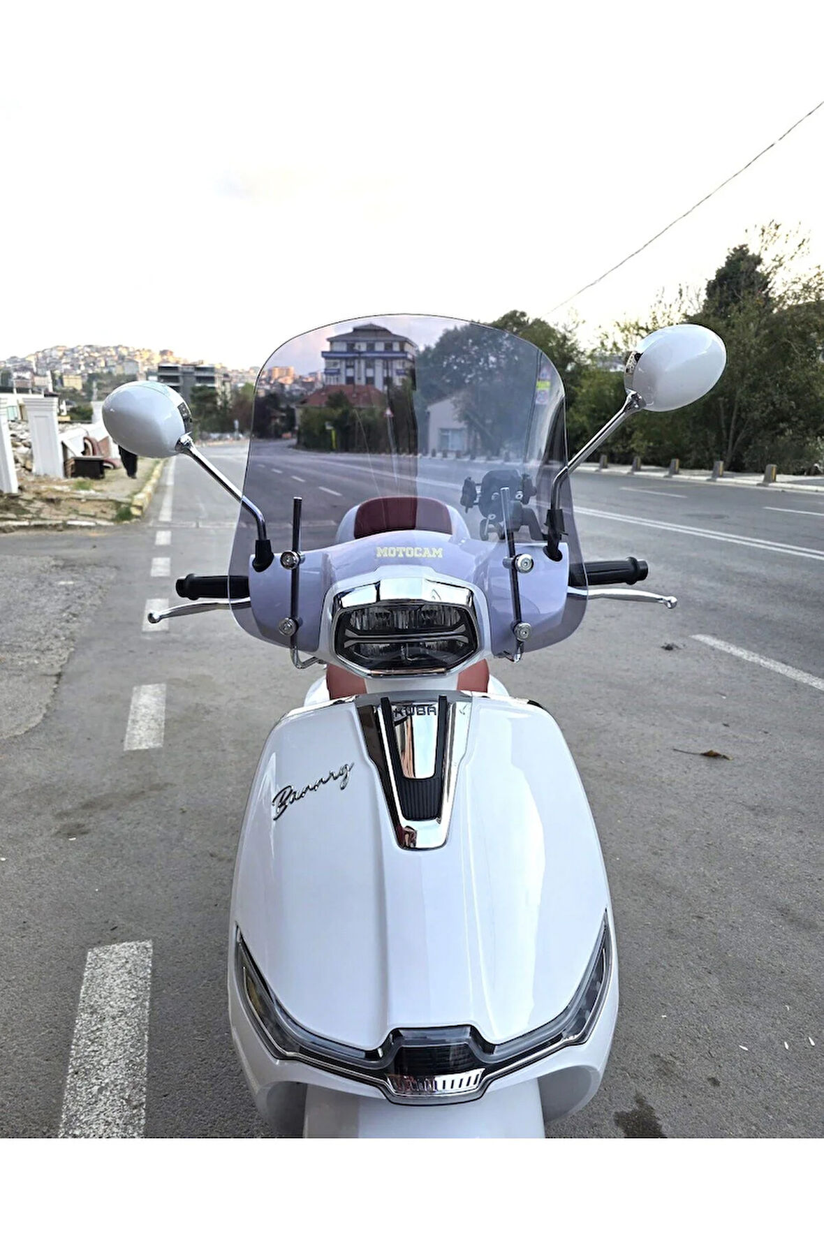 MOTOCAM Küba Bannry Siperlik Ön Cam 2024-2025 Model 43cm Füme Renkli 4mm APARATSIZDIR