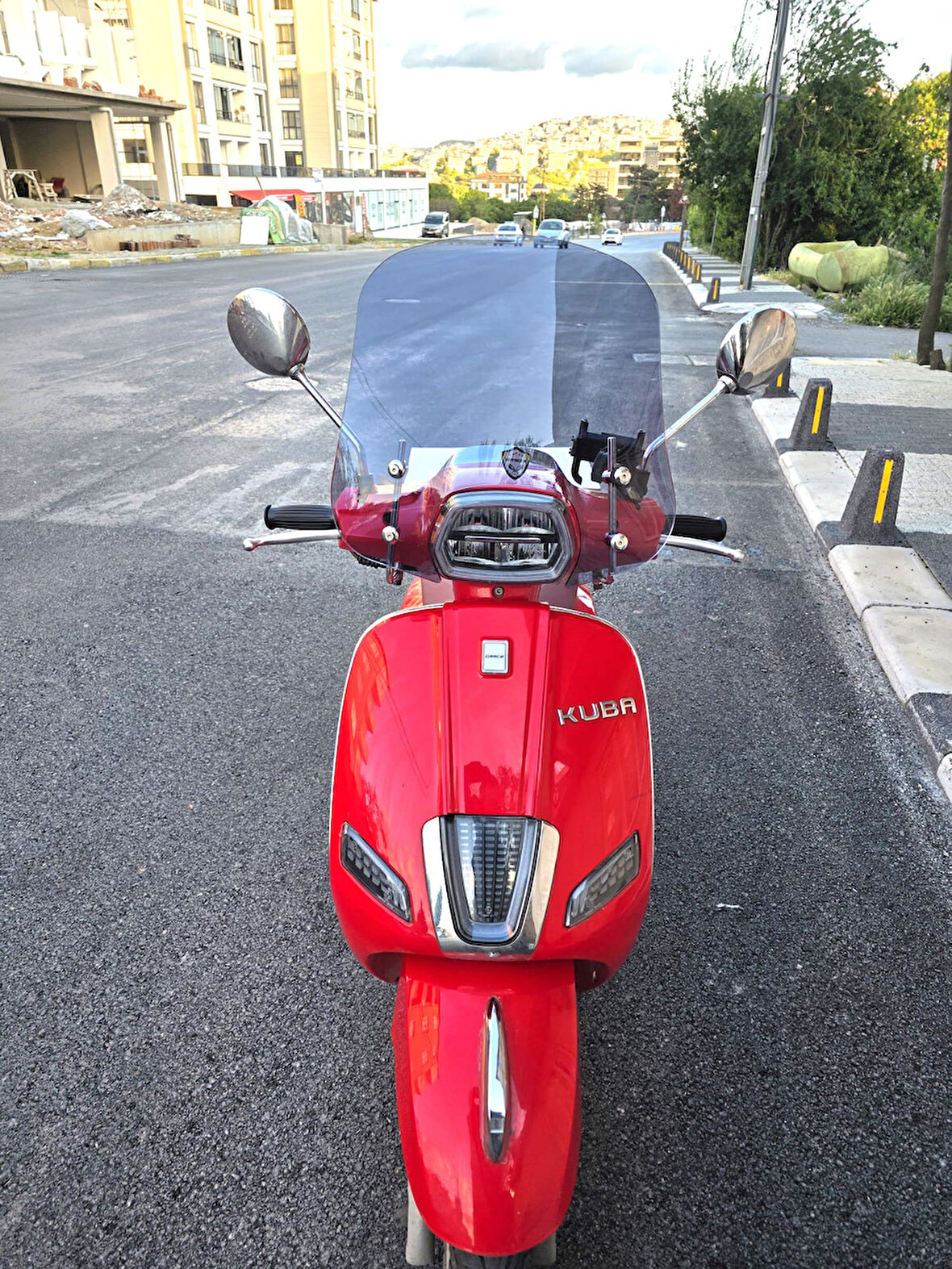 MOTOCAM Kuba Bevely Ön Cam 2022-2025 Model 42cm Füme Renkli 4mm Elciksiz APARAT GÖNDERİLMEYECEK