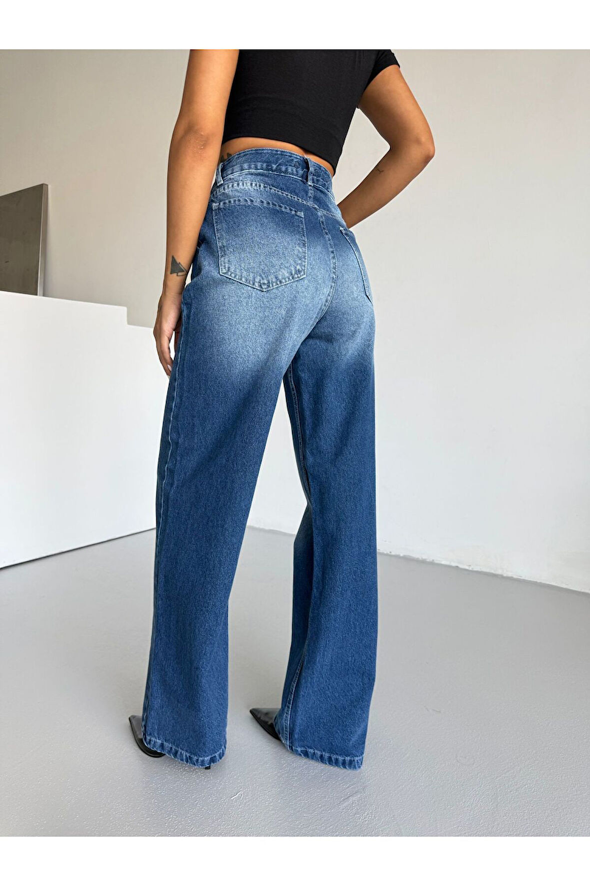 KADIN MAVİ İŞLEMLİ BIYIKLI BOL PAÇA KOT PANTOLON