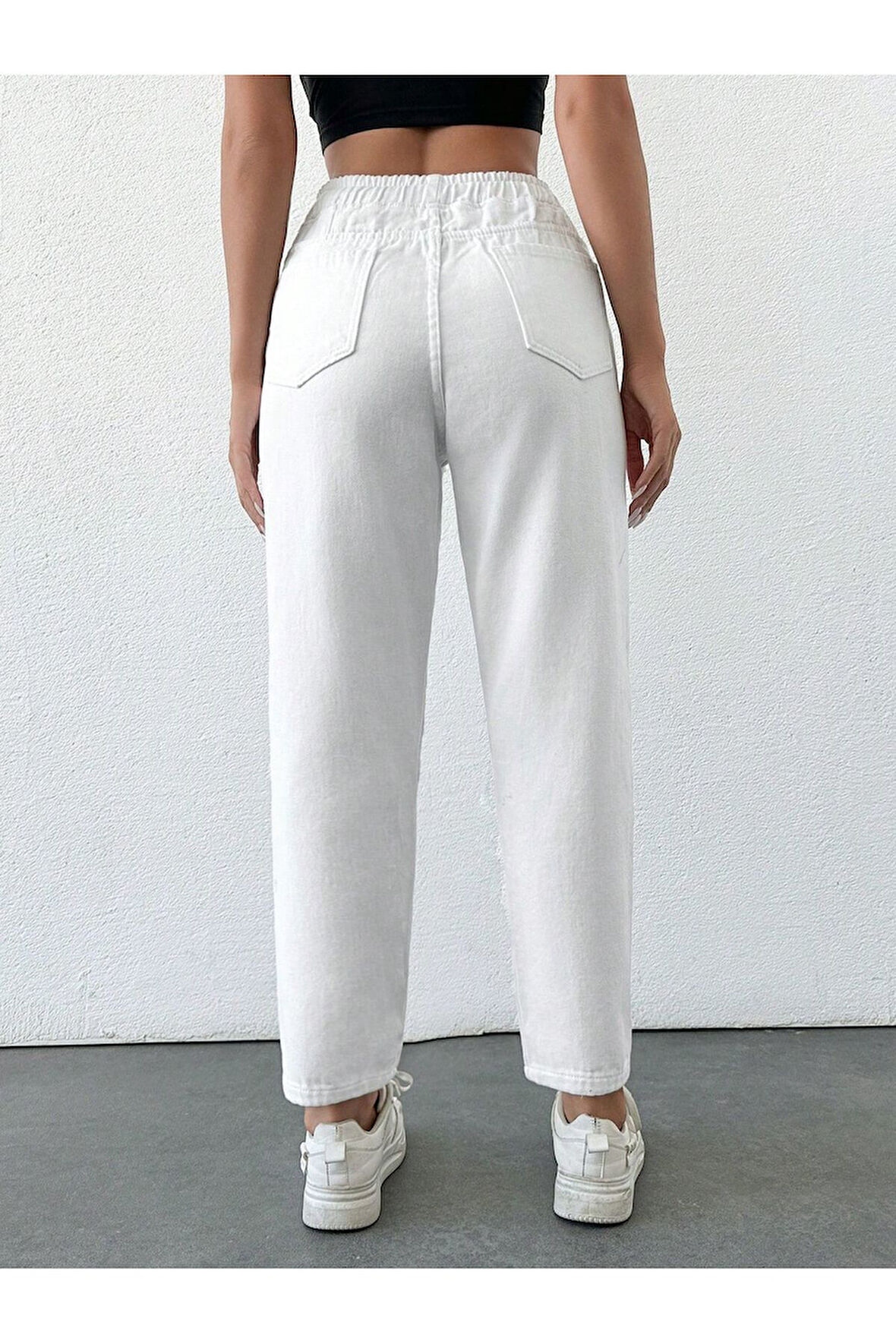KADIN BEYAZ KEMER LASTİK MOM KOT PANTOLON