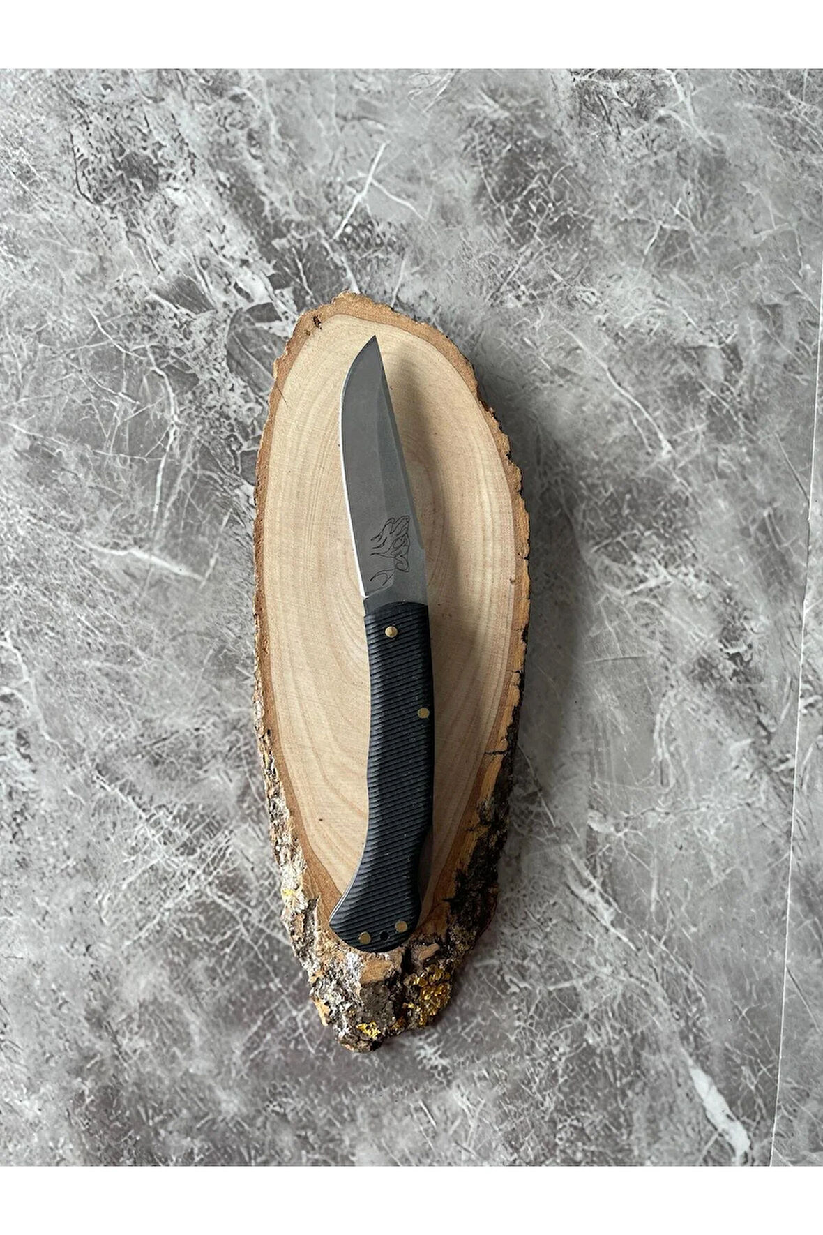 Kurt Gravürlü Verzalit Kabzeli Sırttan Kilitli Kamp Çakısı – 19 cm