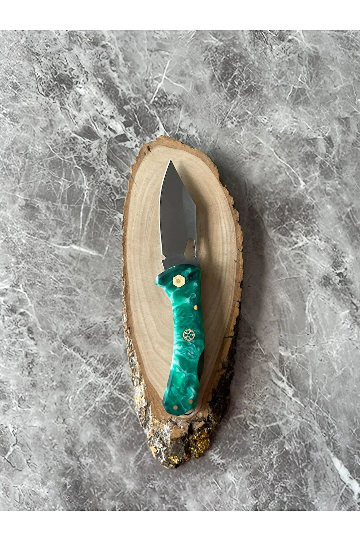 Epoksi Kabzeli Kamp Çakısı – 7 cm Namlu – Sırttan Kilitli – El Yapımı Kılıflı