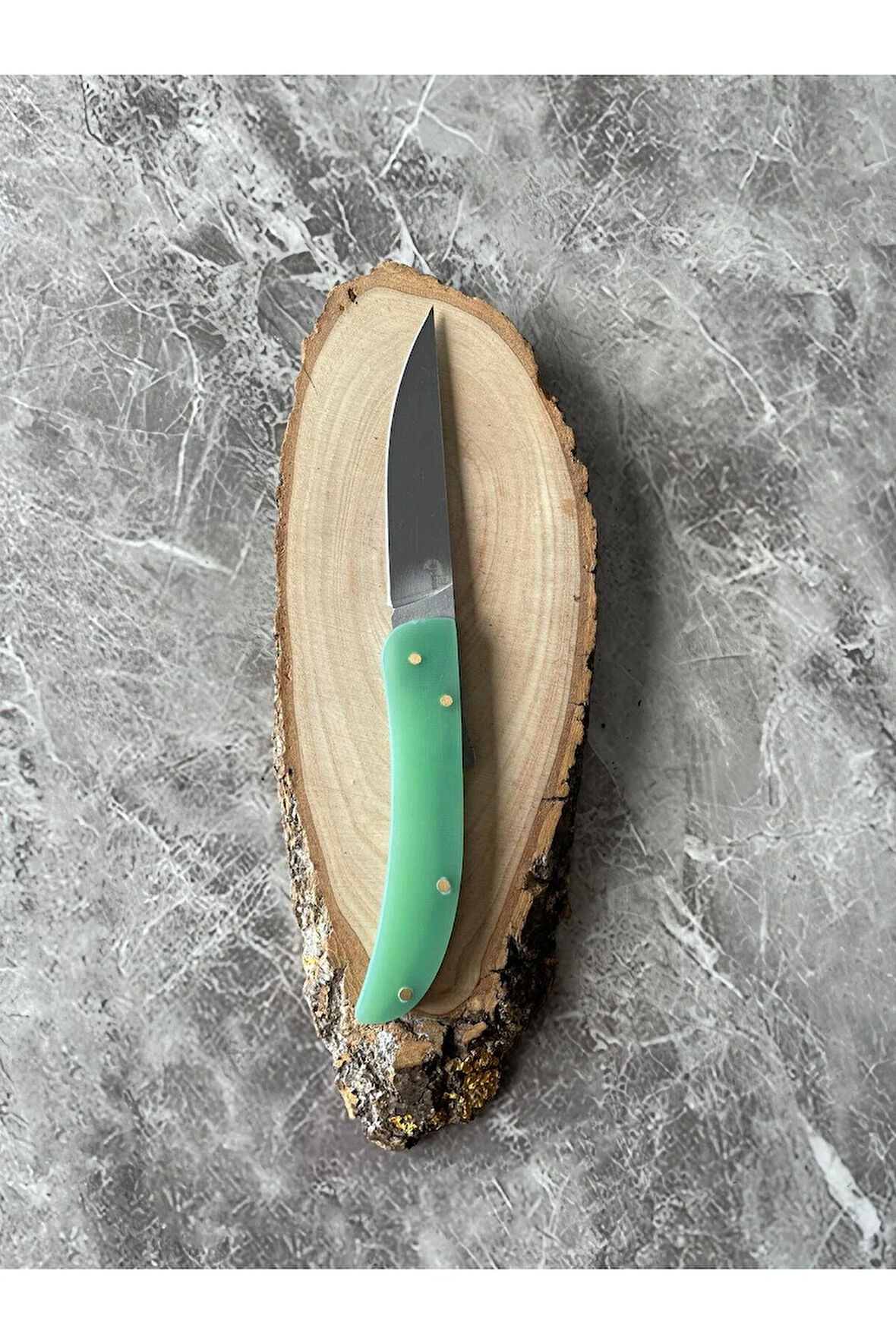 Bordo Kamp Çakısı – Yeşil Mikarta Kabze – 8,5 cm Namlu – Sırttan Kilitli – Kılıflı