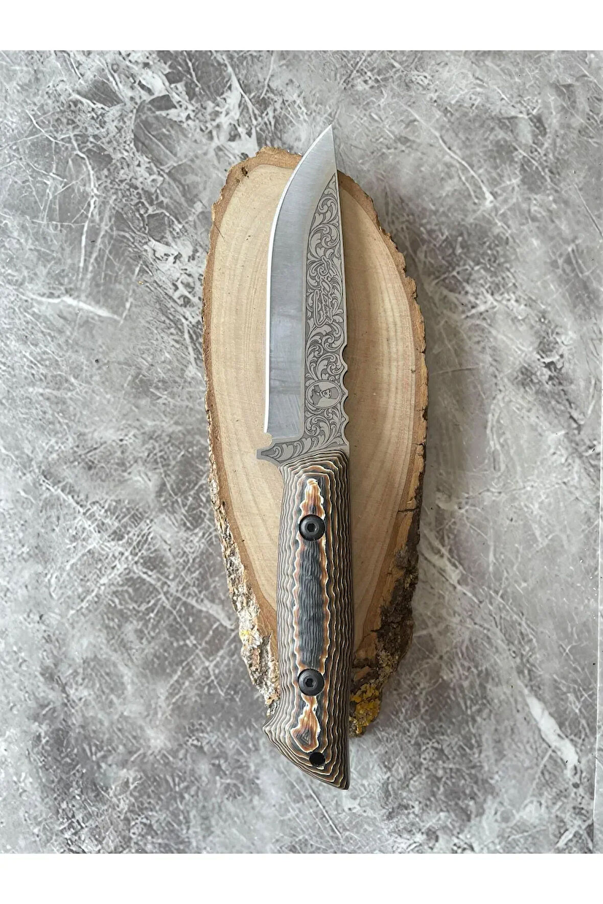 Atatürk Portre & İmzalı Kamp Bıçağı – Verzalit Kahverengi Kabze, Özel Kılıflı, 25 cm Av Bıçağı