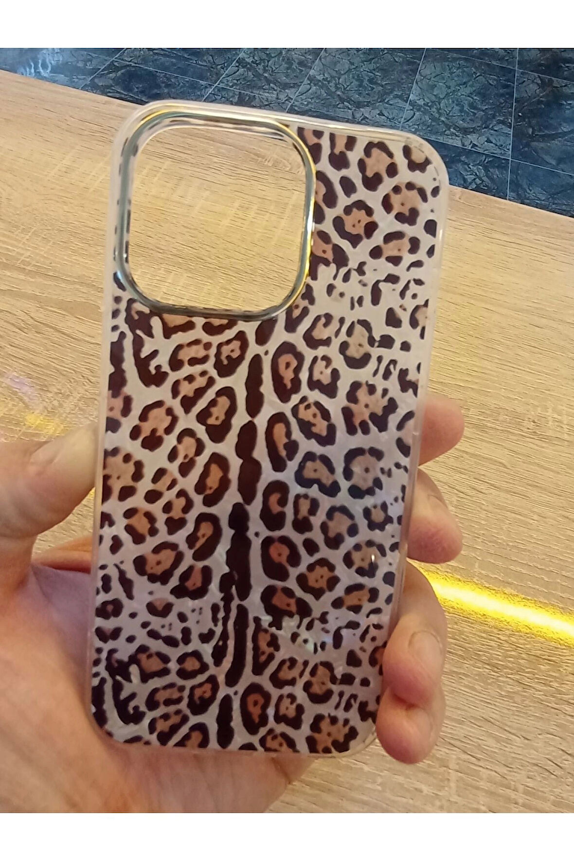 İPhone 13 Pro Leopar Desen Hologramlı Kılıf Darbe Korumalı Kapak