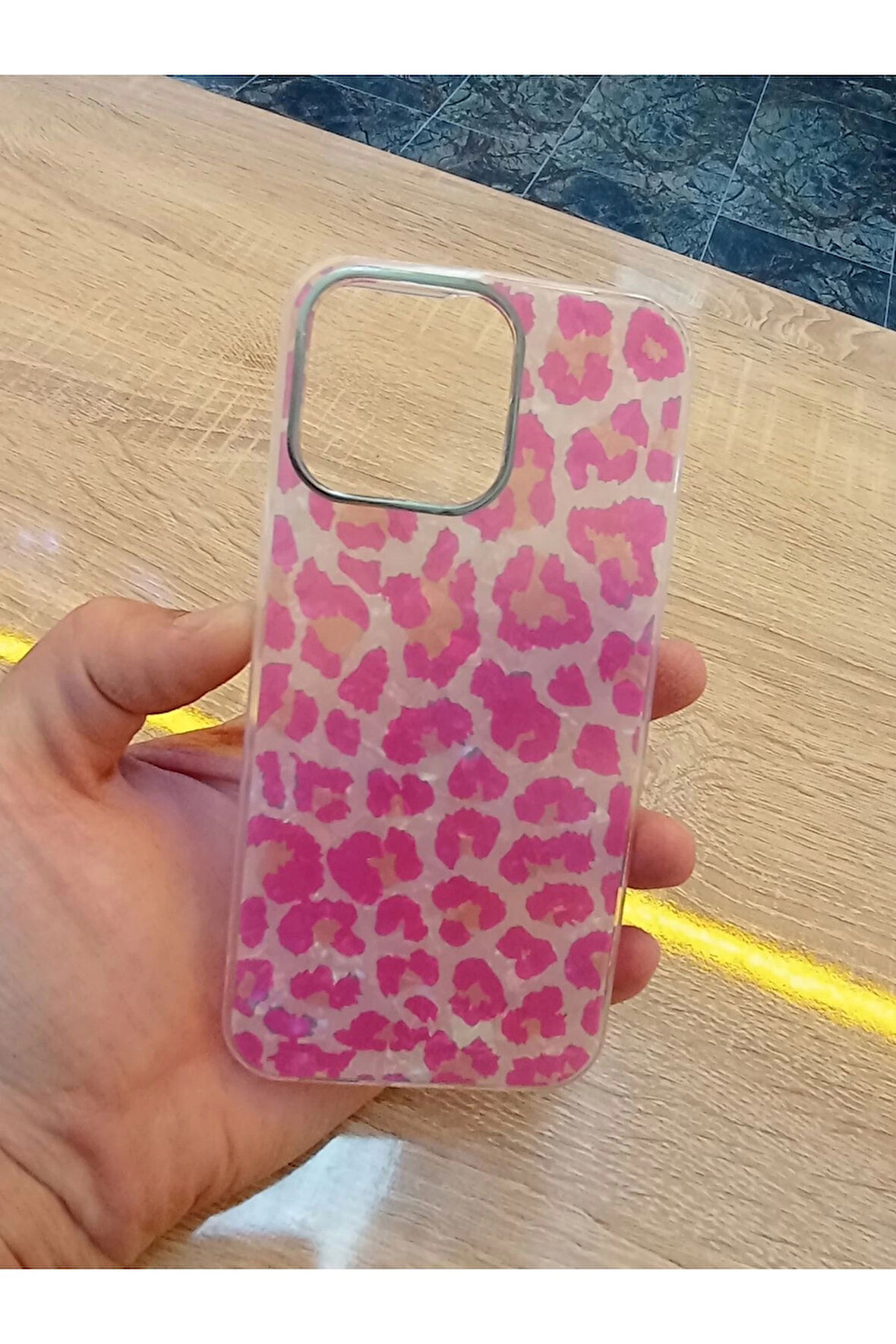İPhone 14 Pro Max Leopar Desen Hologramlı Kılıf Darbe Korumalı Kapak