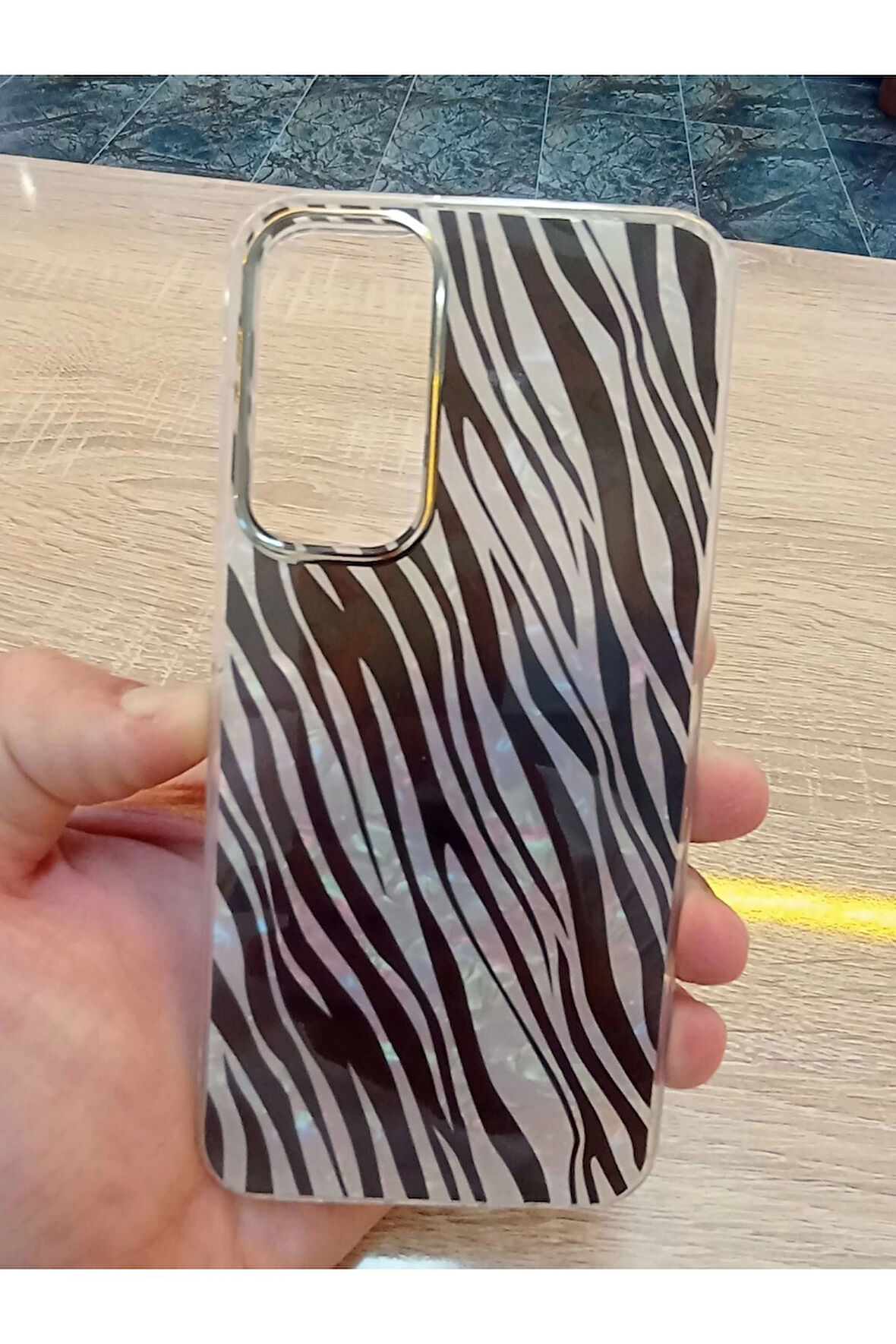 Samsung Galaxy A25 Leopar Desen Hologramlı Kılıf Darbe Korumalı Kapak