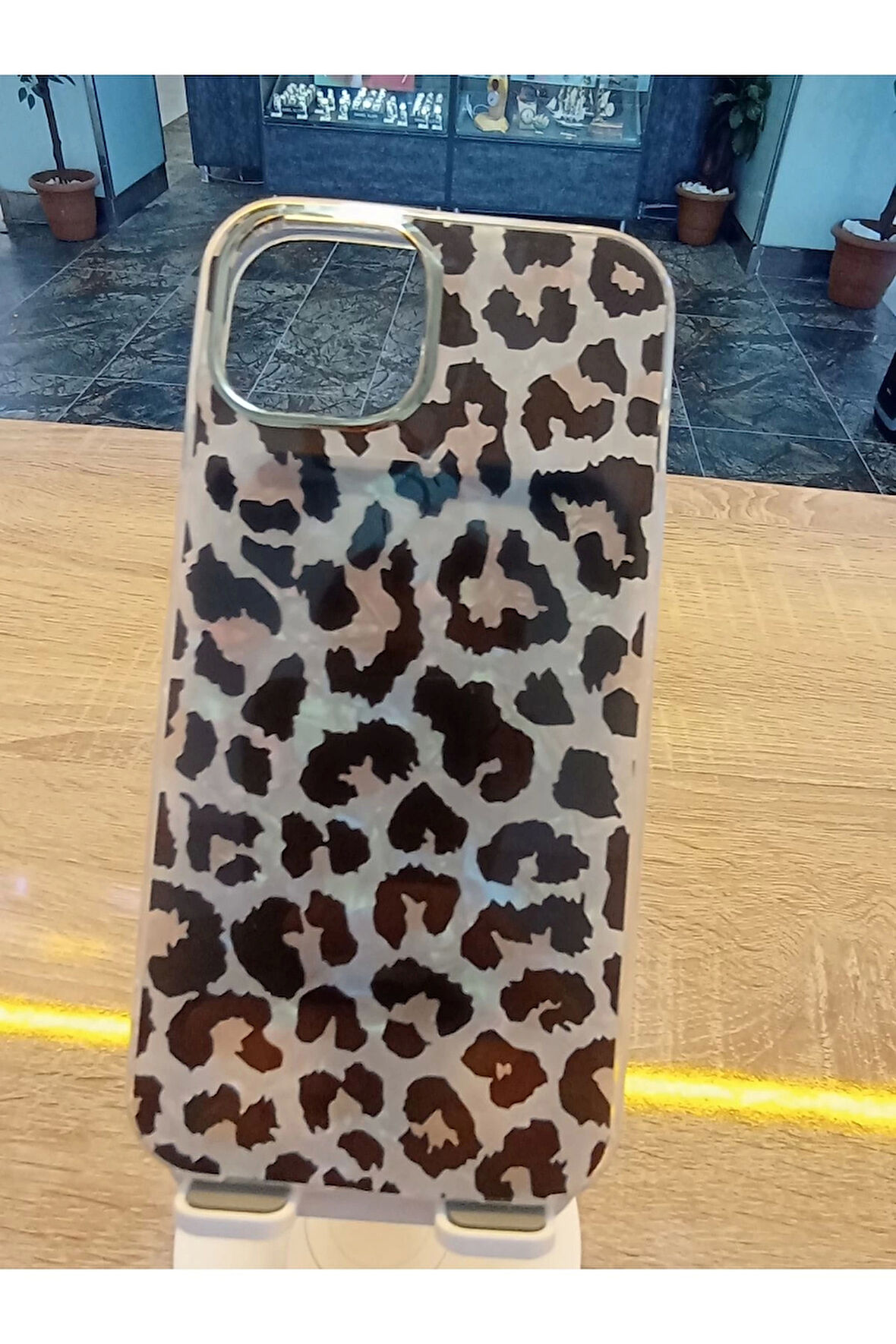 İPhone 13 Ve İPhone 14 Uyumlu Leopar Desen  Hologram Kapak Darbe Korumalı Kılıf