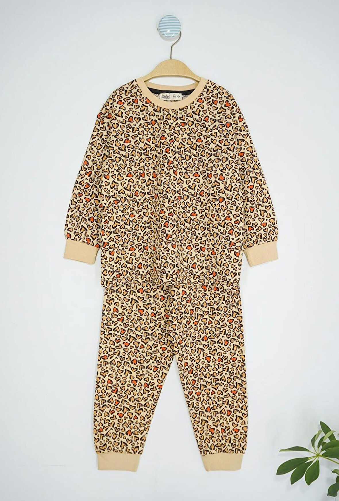 Leopar Kalp Desenli Kahverengi  %100 Pamuk Uzun Kollu Kız Çocuk Pijama Takımı (3,4,5,6,7,8 Yaş)