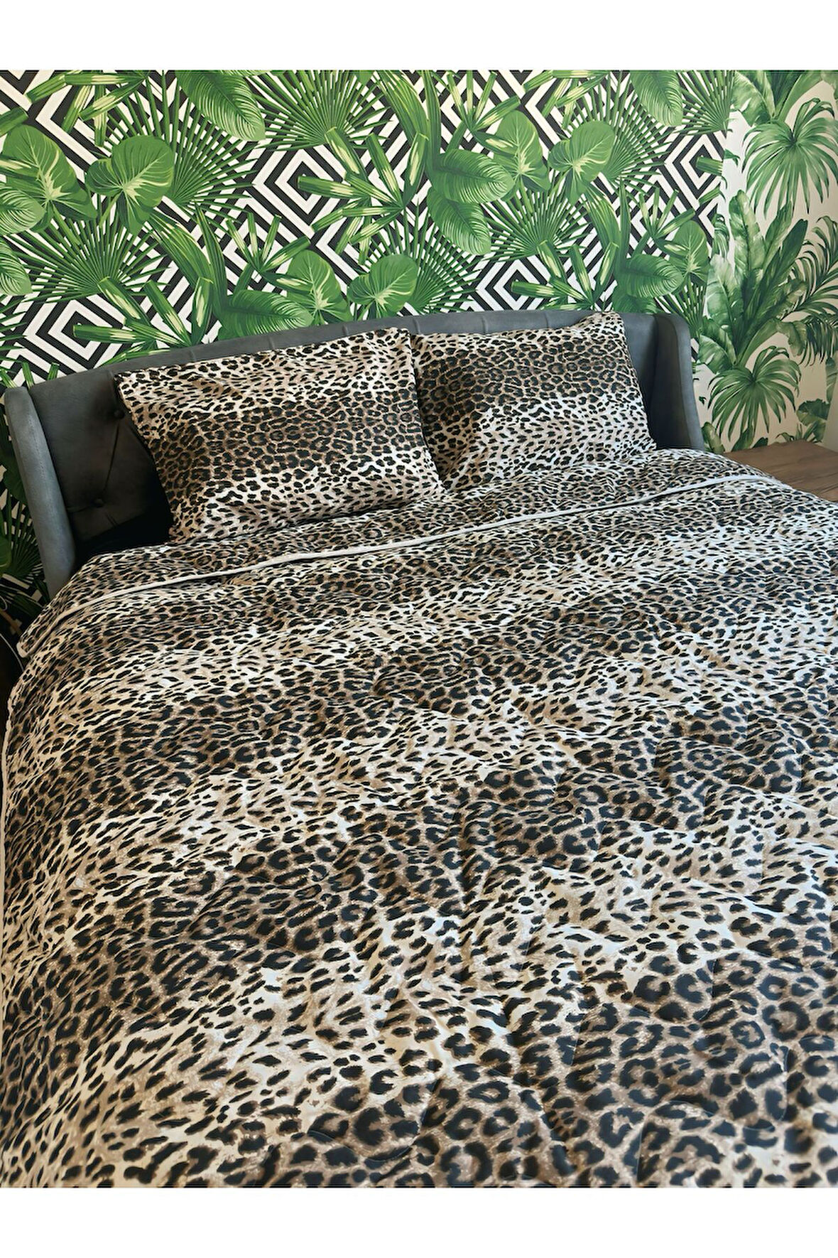 Çift Kişilik Pamuklu, Kapitoneli, Lastikli Çarşaflı Tam Takım Pike/Yatak Örtüsü -Leopar
