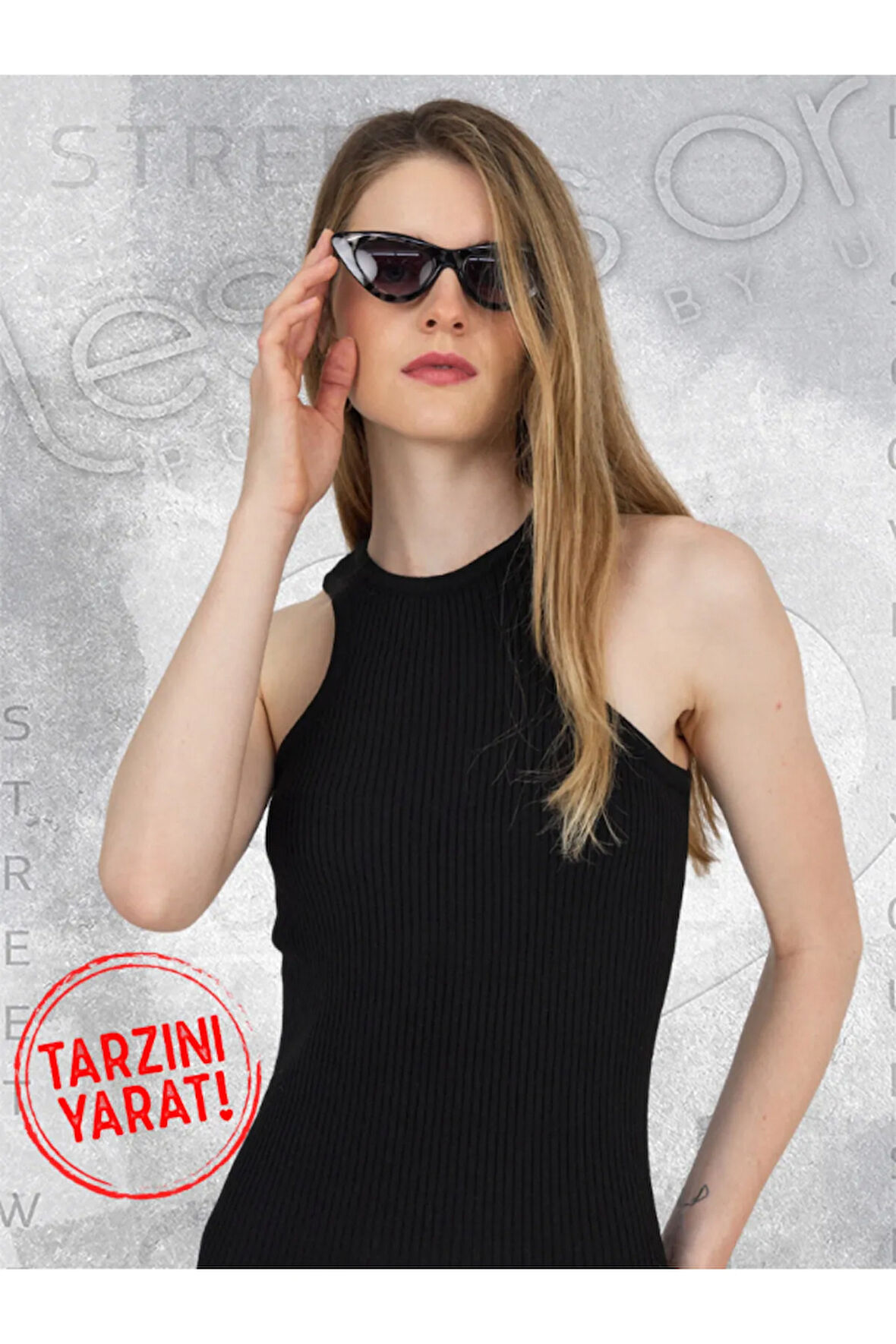 Lazer Kesim Delikli Siyah Triko Elbise