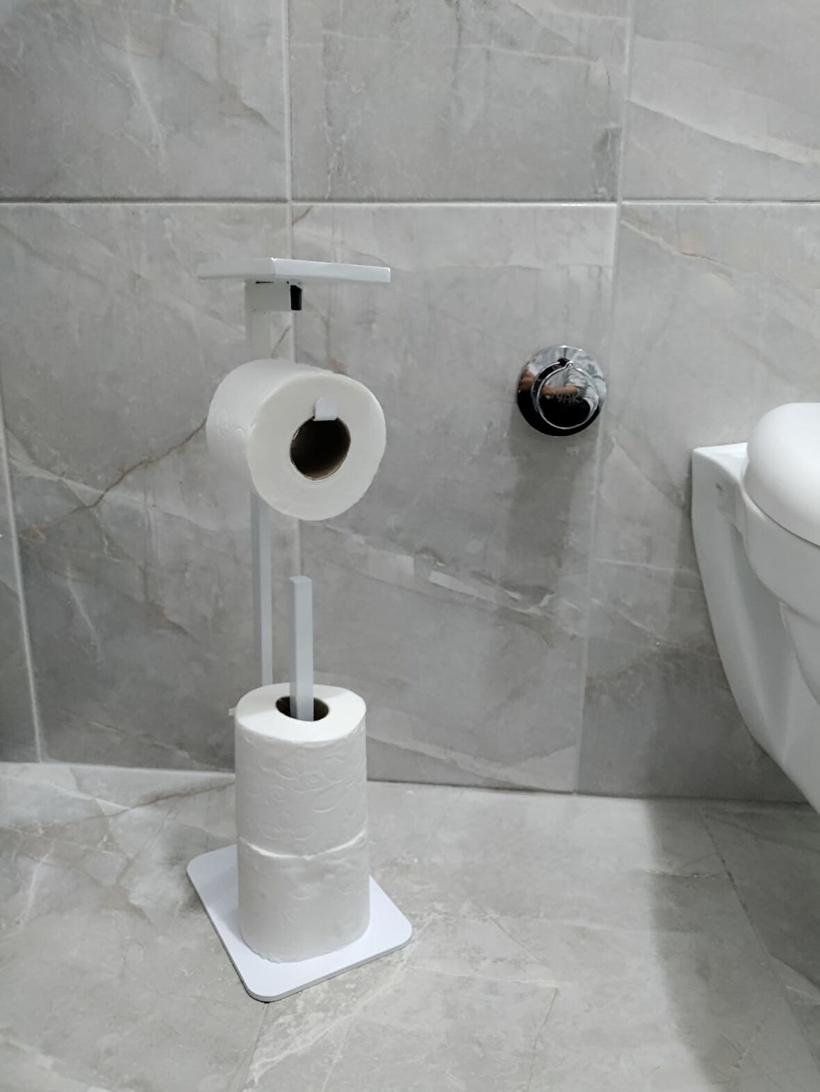 Lilyum Yedekli Aksesuarlıklı Tuvalet Kağıtlık Beyaz