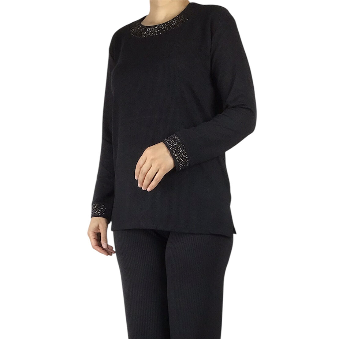 KADIN YAKA VE KOL AĞZI TAŞ İŞLEMELİ MEVSİMLİK BLUZ