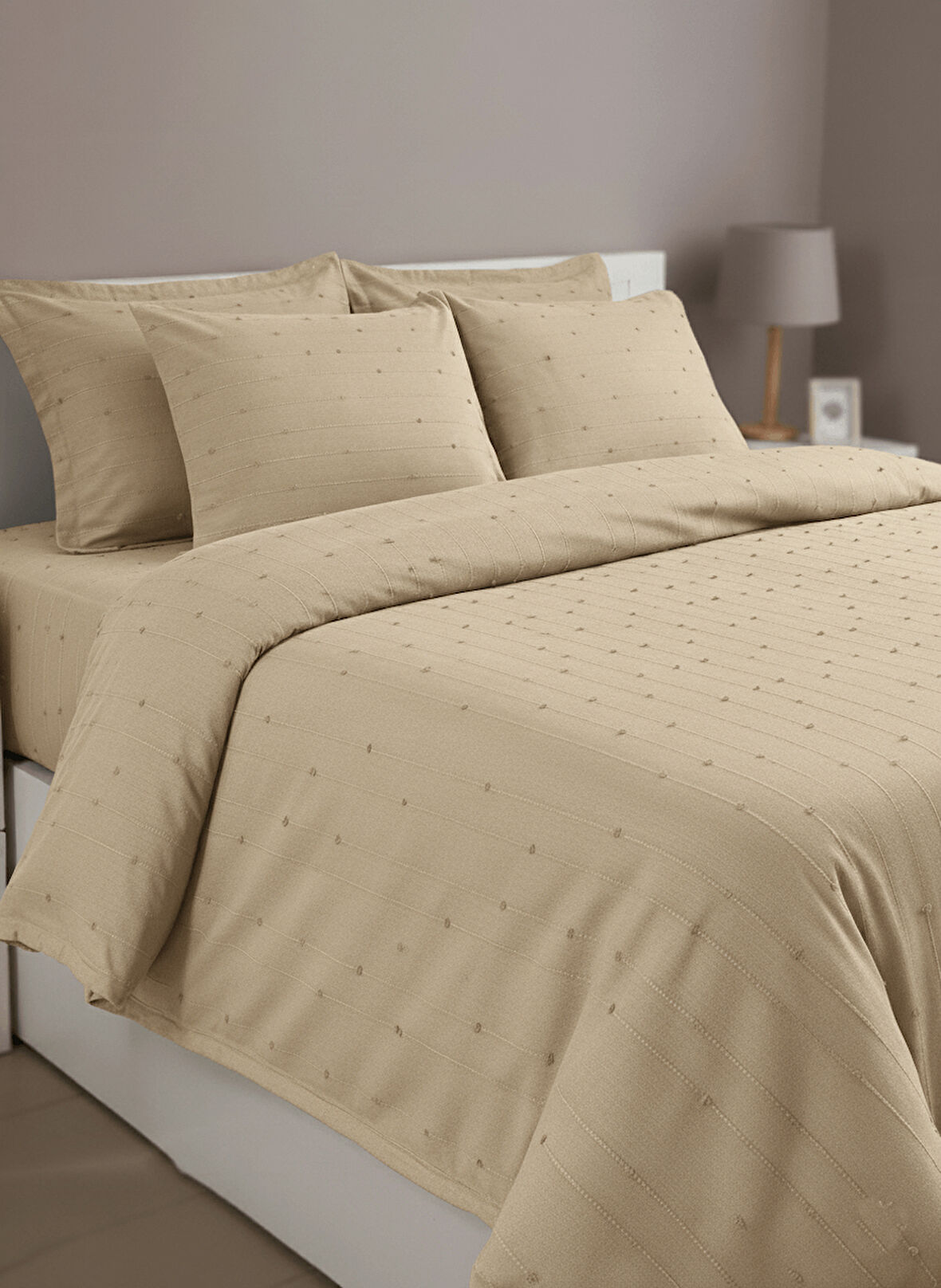 Loom Koleksiyonu Bej Yatak Örtüsü Seti - 260x250 cm + 4 Yastık Kılıfı