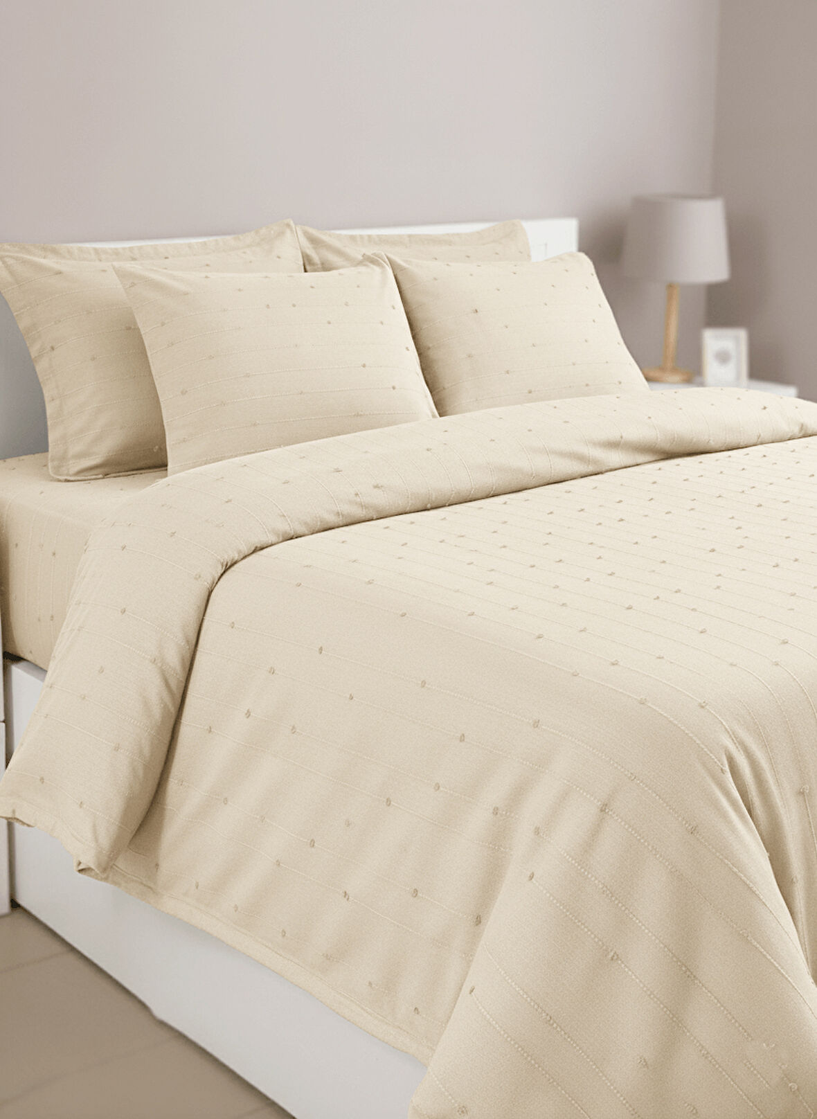 Loom Koleksiyonu Krem Yatak Örtüsü Seti - 260x250 cm + 4 Yastık KılıfıKoleksiyonu Krem Yatak Örtüsü Seti - 260x250 cm + 4 Yastık Kılıfı