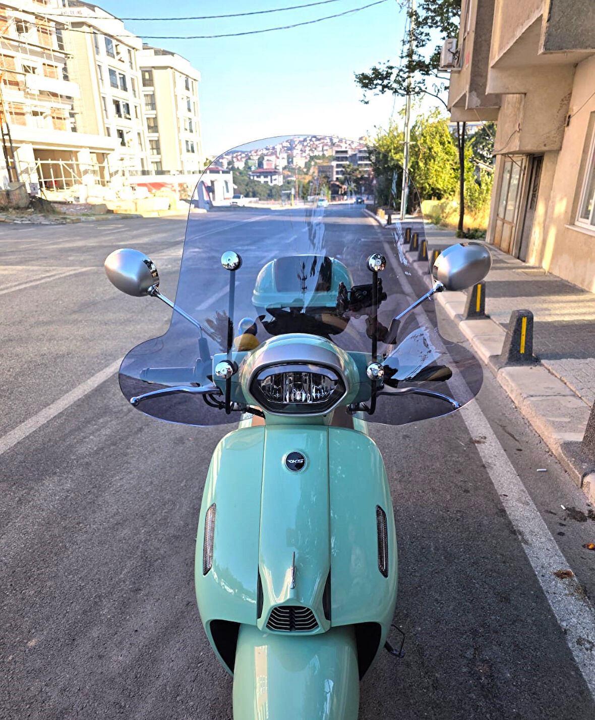 MOTOCAM RKS LT 50 PRO  Siperlik Ön Cam 2023 -2025 Model 51cm Füme Renkli 4mm APARATSIZDIR