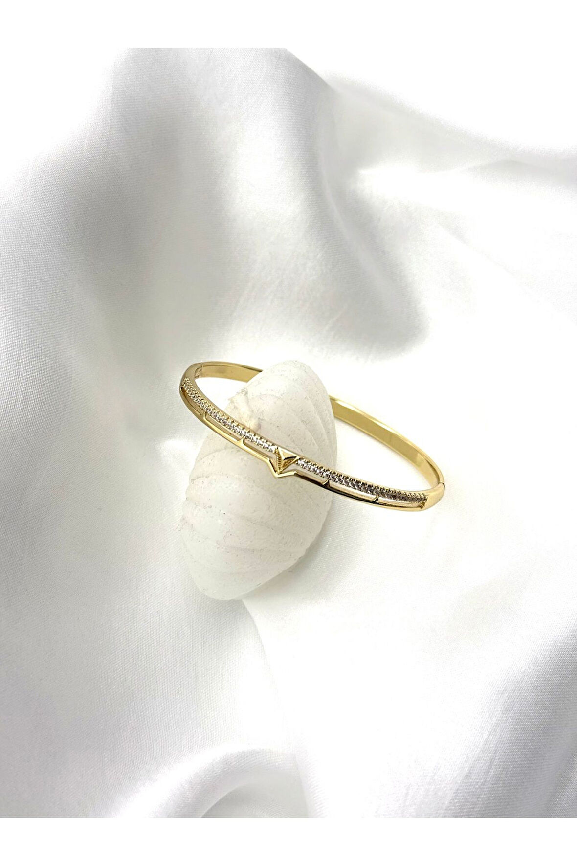 Xuping Victoria Model Zirkon Taşlı Kadın Kelepçe Bileklik Gold Renk