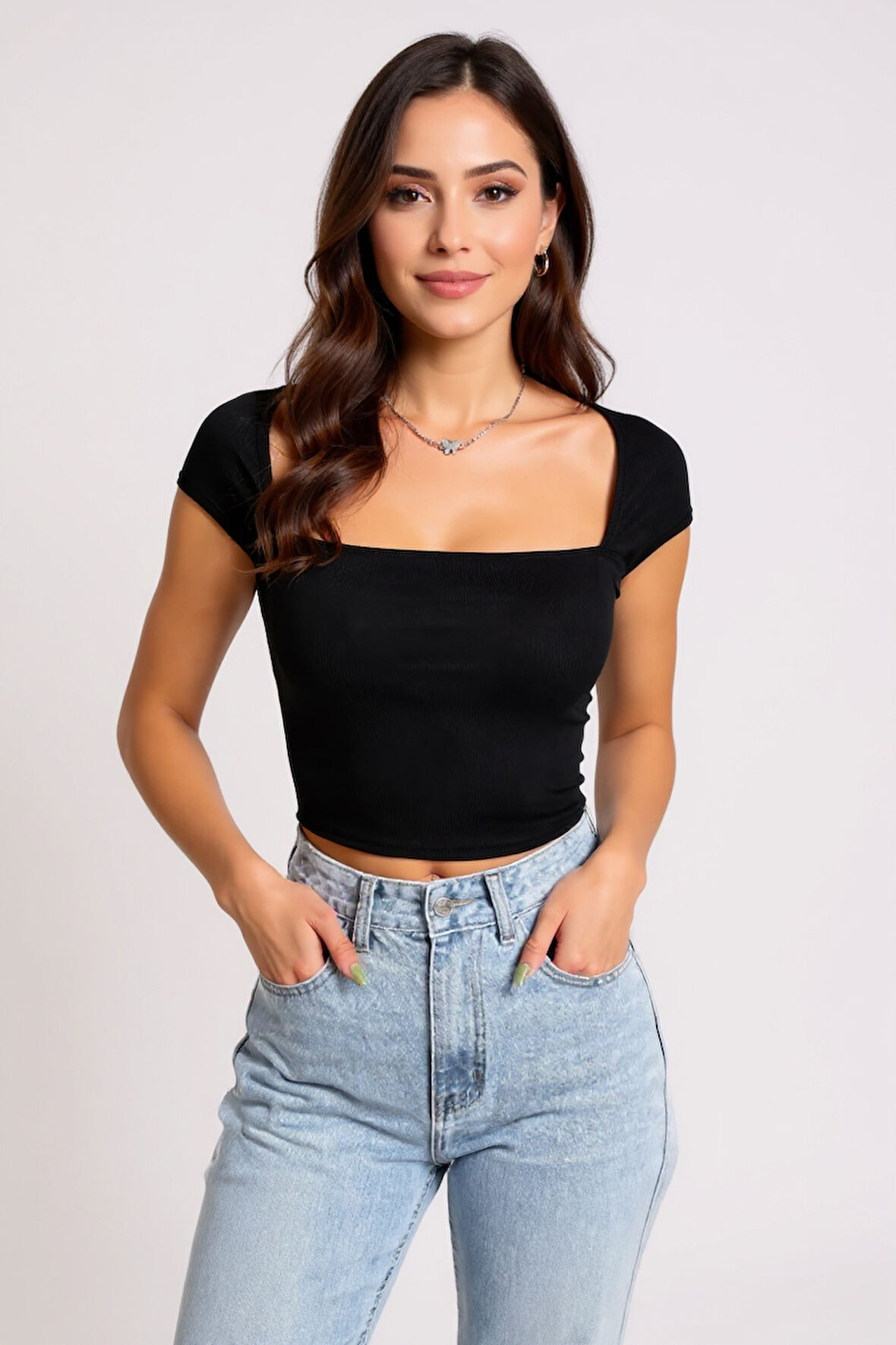Kadın Siyah Kare Yaka Yarım Kol Göğüs Dekolteli Crop Top Bluz - Şık, Rahat ve Kolay Kombinlenebilir