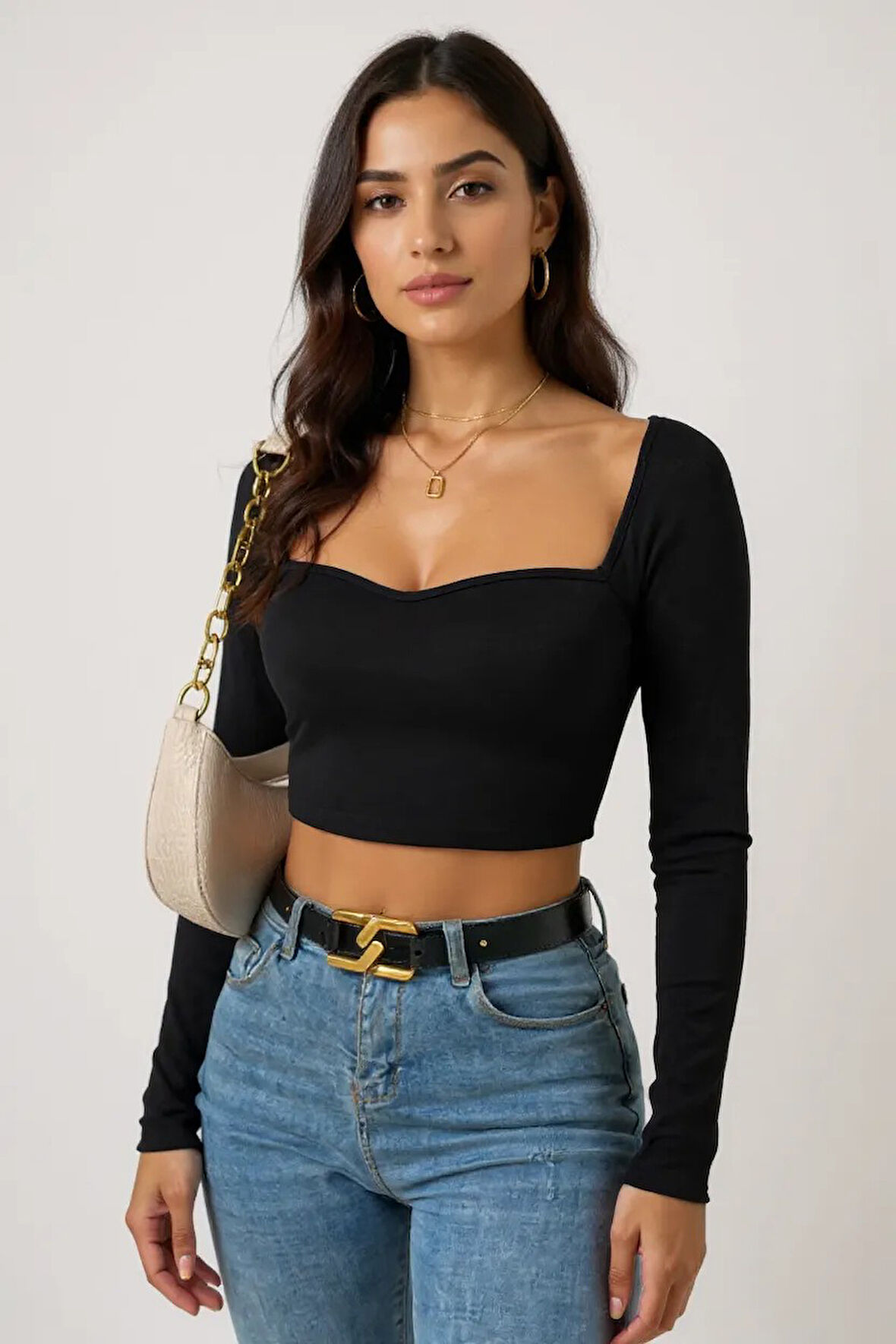 Kadın Siyah Uzun Kol Göğüs Dekolteli Şık Crop Top Bluz - Şık, Rahat ve Kolay Kombinlenebilir