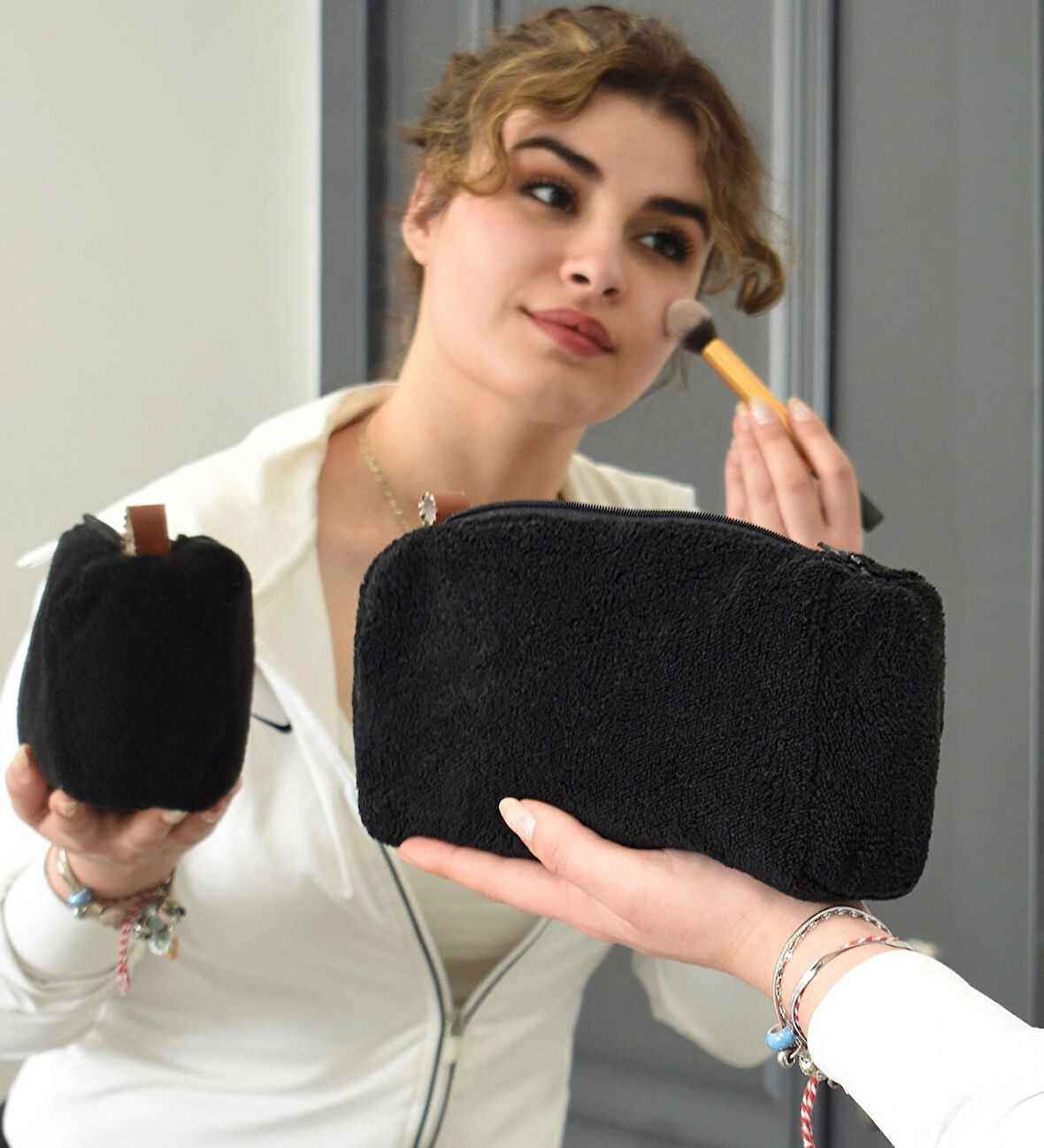 Fermuarlı Peluş Makyaj Çantası (Kısa Tüylü) – Kadınlar İçin En Yeni Makyaj Çantası Modelleri
