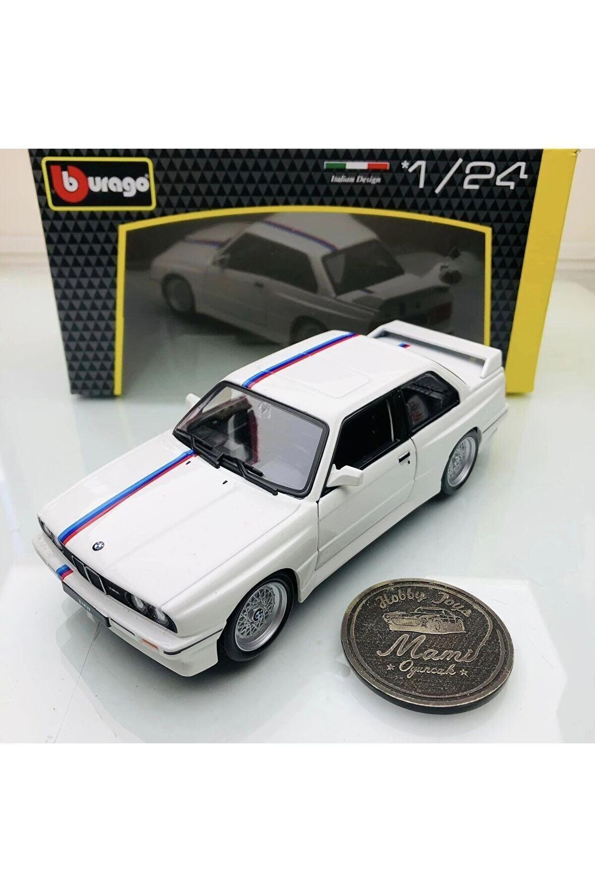 Yeni - New 1988 BMW M3 (E30) White 1:24 Ölçek Burago Marka