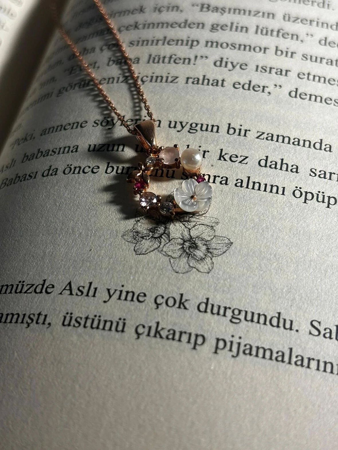 Manolya Detaylı Halka Gümüş Kolye