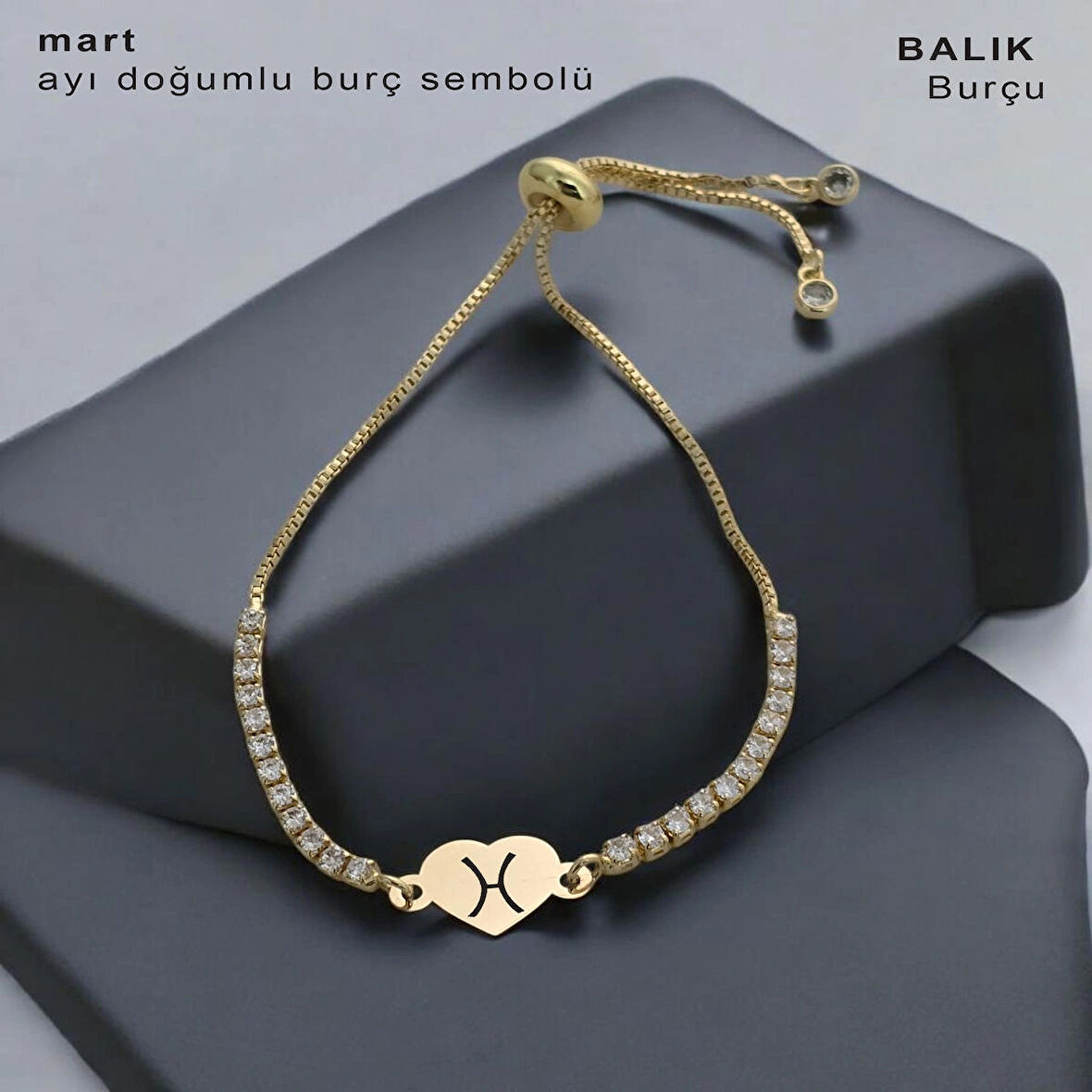 Baharın Canlanışını Temsil Eden Kalp Motifli Beyaz Taşlı 14 Ayar Altın Plakalı Mart Bilekliği