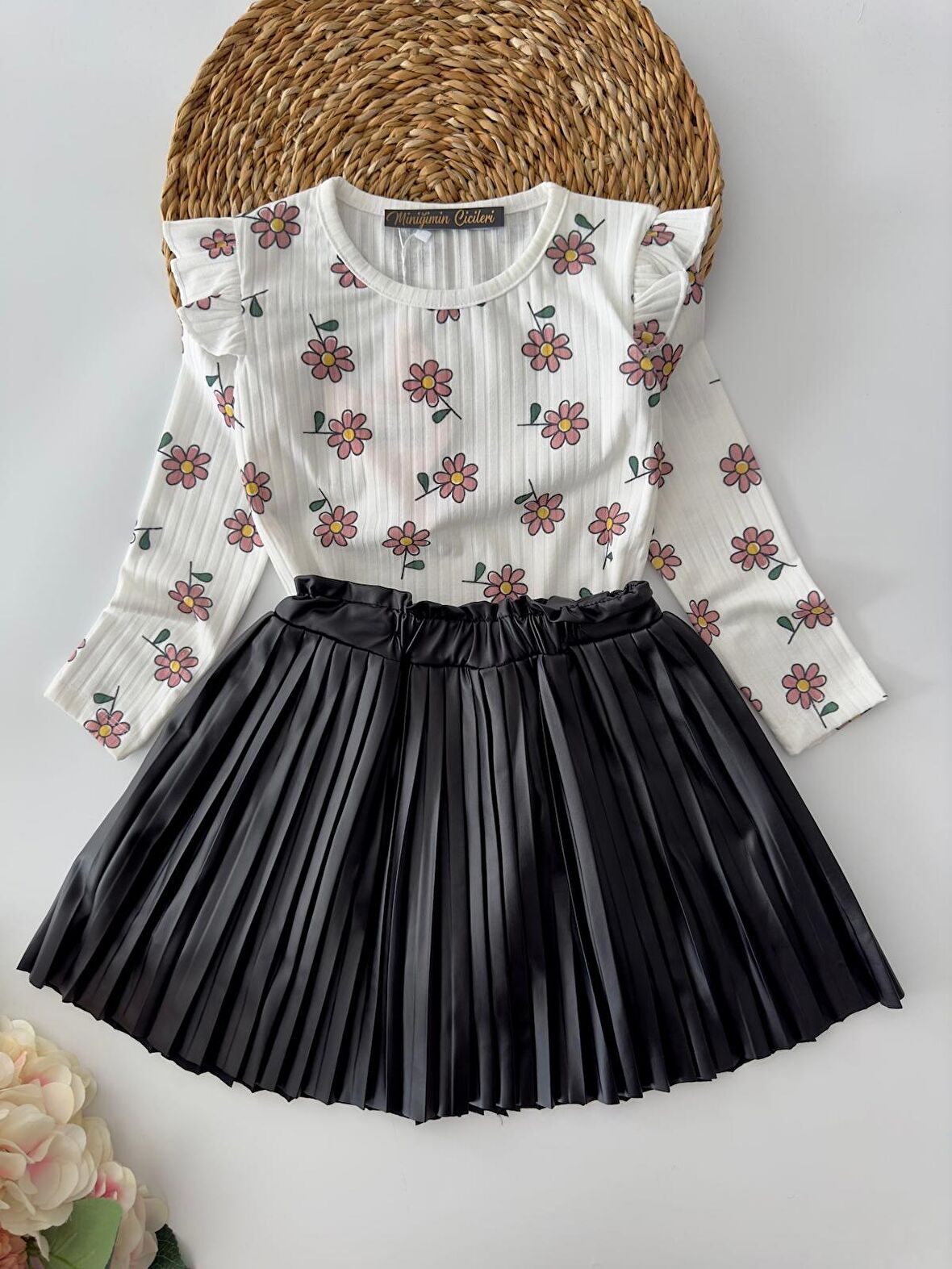 Miniğimin Cicileri Pilise Deri Salopet ve Papatya Baskılı Kız çocuk Takım - Siyah
