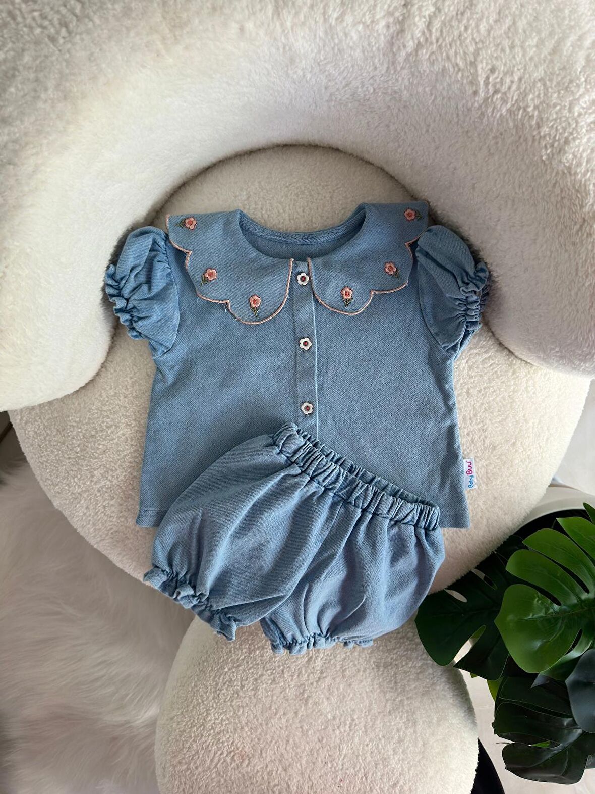 Miniğimin Cicileri Yaka Çiçek Detaylı Bebek Yumuşak Kot Takım - Mavi