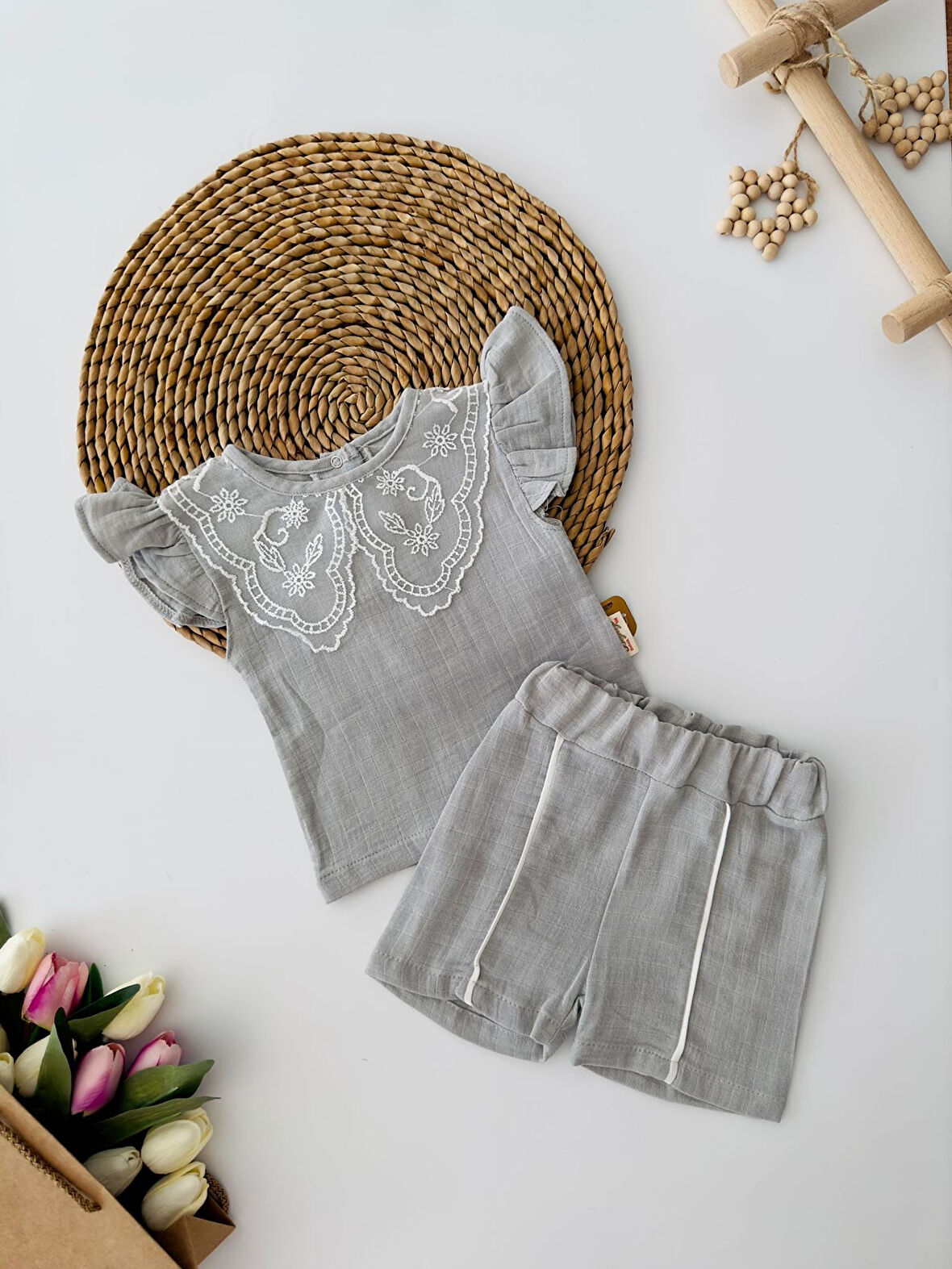 Miniğimin Cicileri Güpür Yaka Detaylı Müslin Kız Bebek Takım - Gri