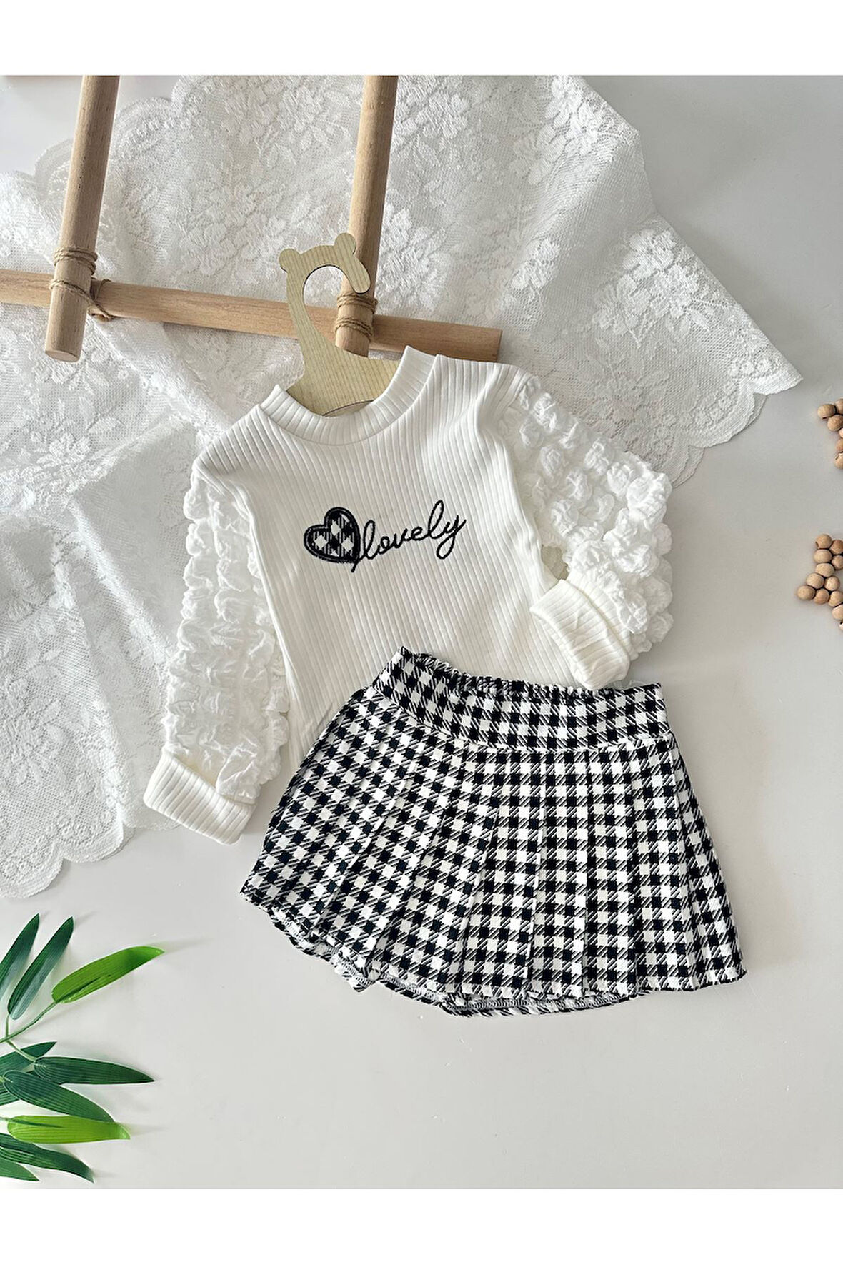 Miniğimin Cicileri Lovely Nakışlı Bluz ve Ekoseli Pileli Etek Kız Çocuk Takımı - Siyah