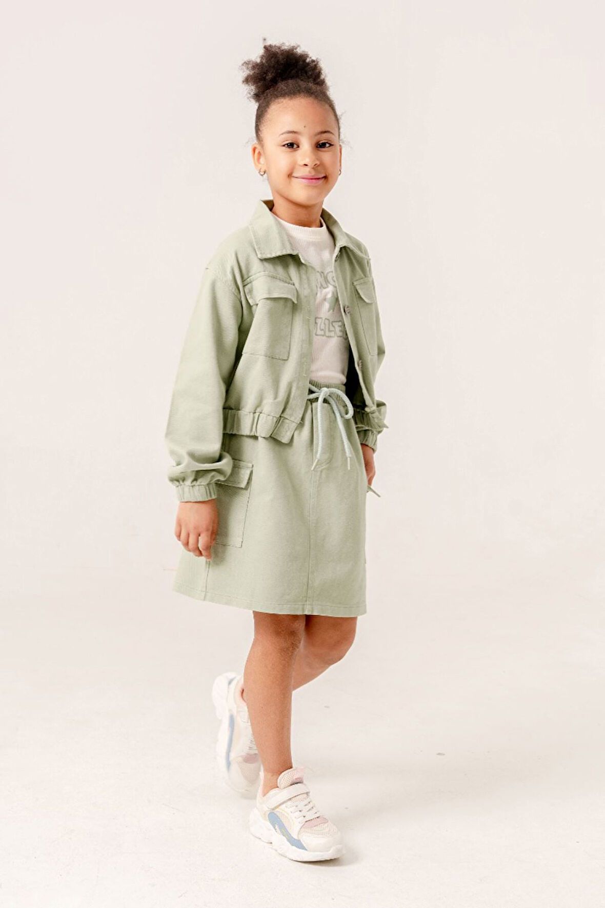 Miniğimin Cicileri (7-11 Yaş) Gabardin Kruvaze Düğmeli Yaka Ceket Etekli 3 lü takım - Yeşil