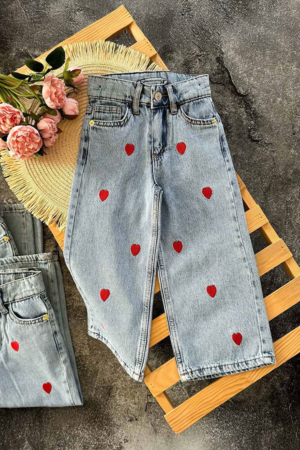 Miniğimin Cicileri Kalp İşlemeli Cepli Kız Çocuk Kot Pantolon - Açık Mavi